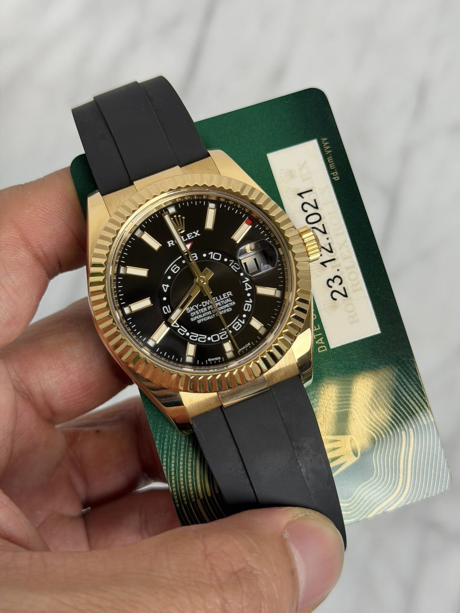 May be an image of wrist watch and text that says 'X R Y ب Y LER SKY-C PTUAL oBomcTER T 16 RO PORA 유 . RO DATE D'