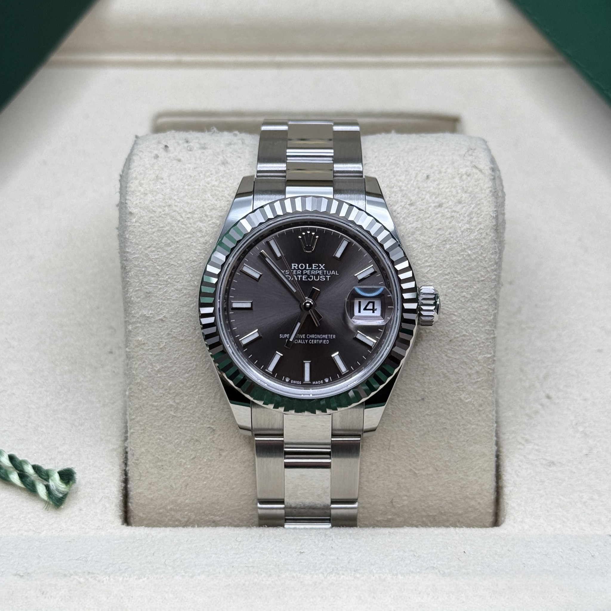 May be an image of wrist watch and text that says 'ROLE LEX EX ERPE ITEJUST LIST ተተኪይ 年じ TE 所 14 4 I I'