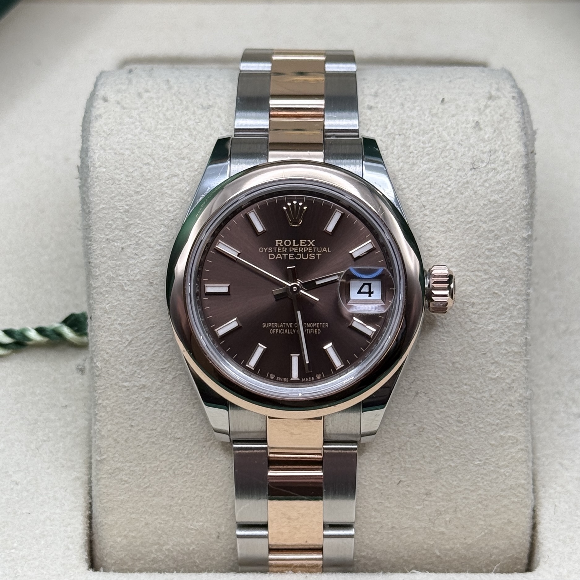 May be an image of wrist watch and text that says 'ROLEX ROL DATEJUST DAT JUST 4 I I'