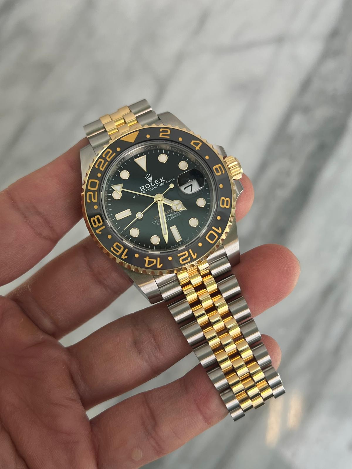 May be an image of wrist watch and text that says '2 4 Cy ROLEA PETUAL シトの EX RO 監ば NOPE CLOSES '