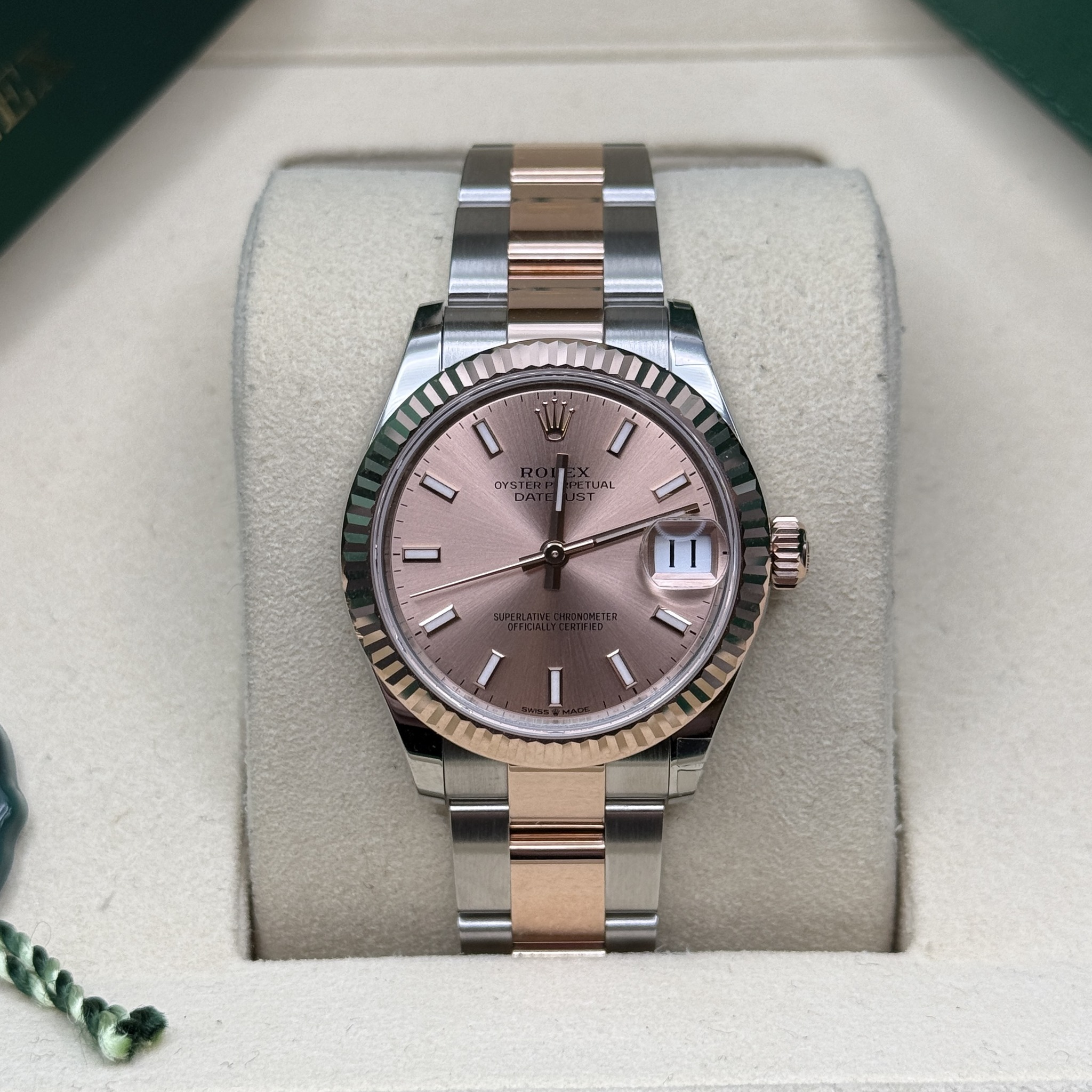 May be an image of wrist watch and text that says 'OYs D D I UISI D 11 1 1'