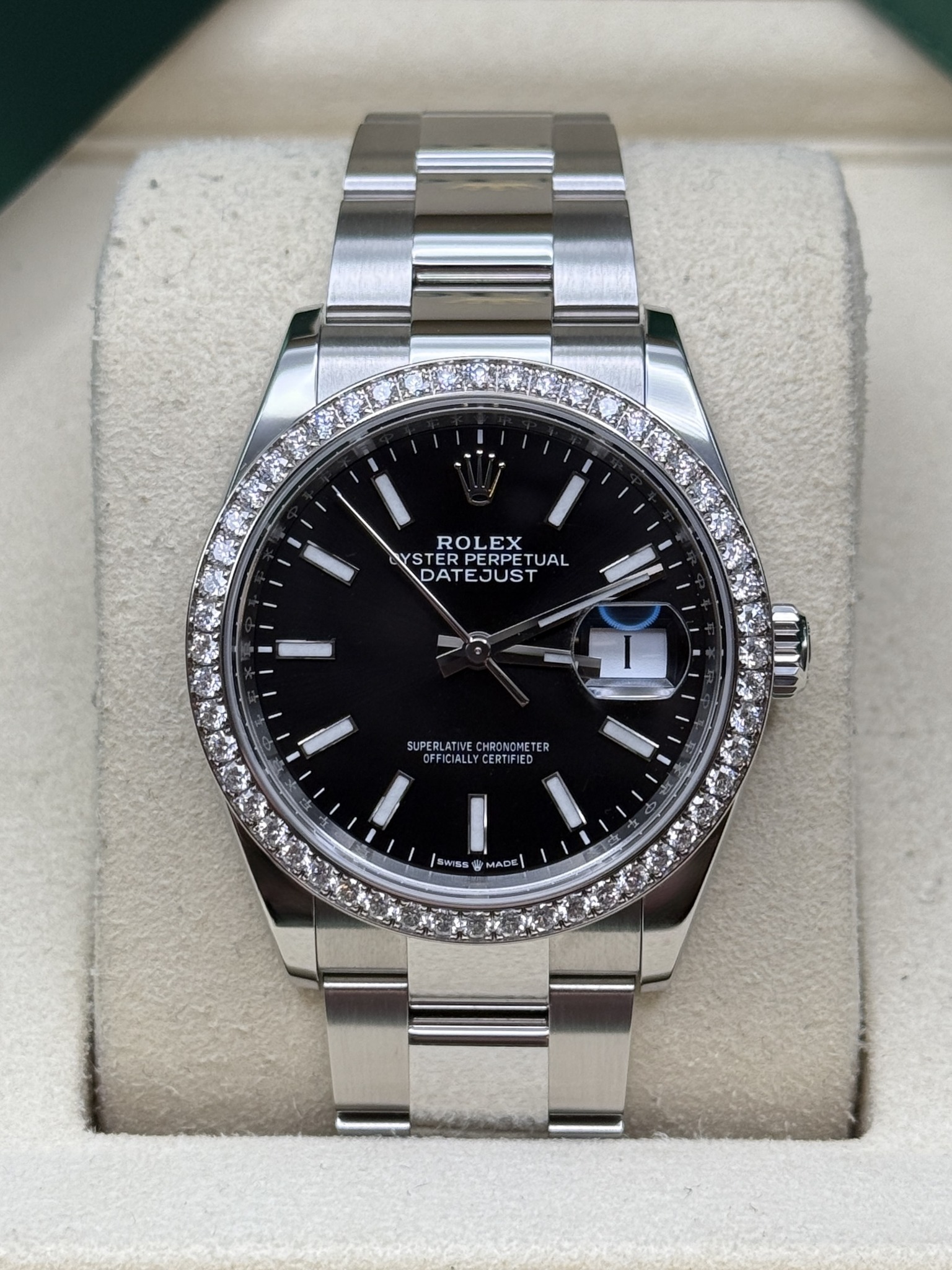 May be an image of wrist watch and text that says 'ROLEX ROLEX EX YST STER STERPERPETI YSTERPERPETUAL TER PERPE PERPEL ETUAL DAT DATEJUST EJUS SUPERLATI CHRONDM…