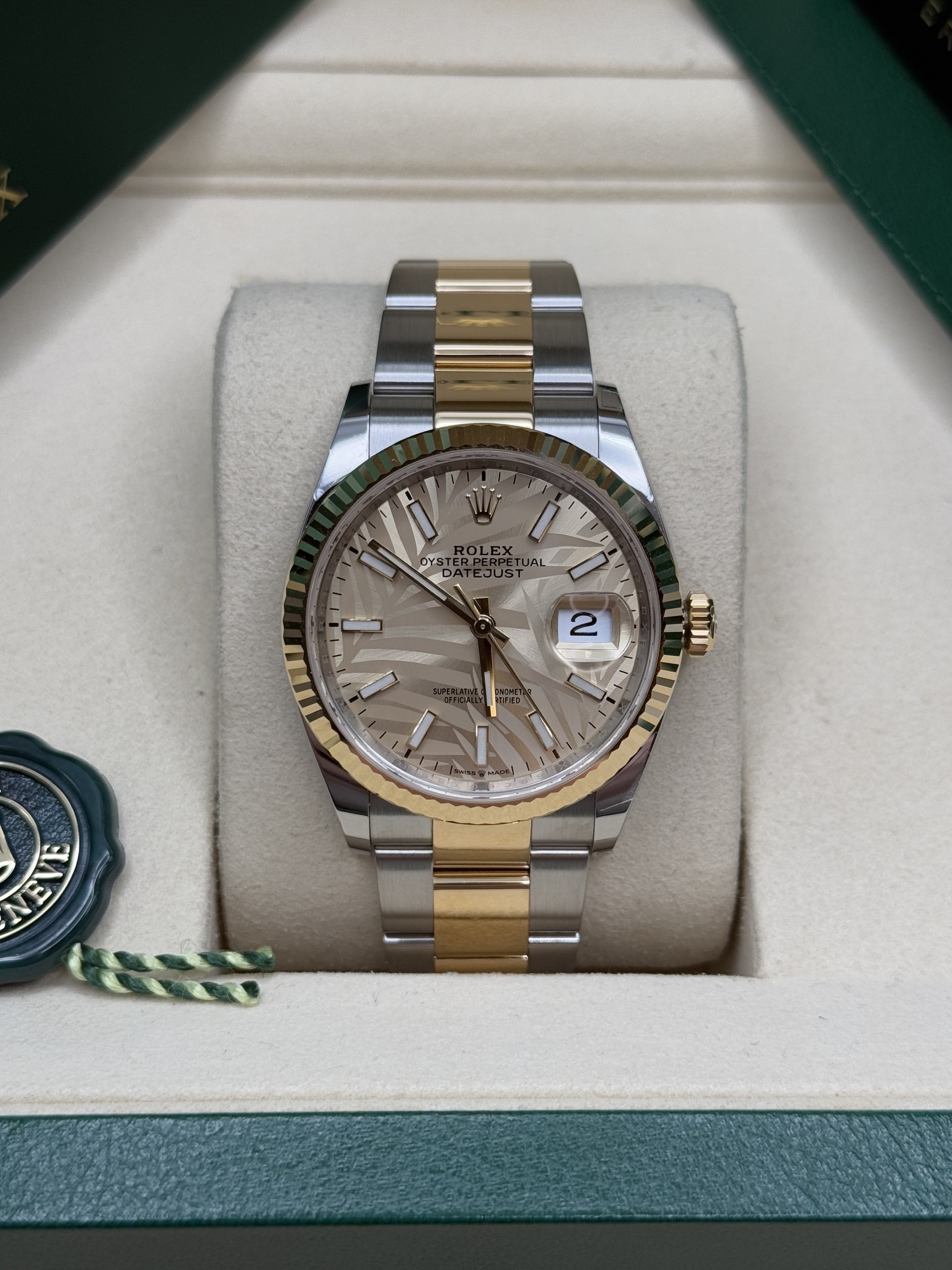 May be an image of wrist watch and text that says 'CYST FROLEX i A TEJUS C ע 11 IIO 1 ي NEN N EVE H'
