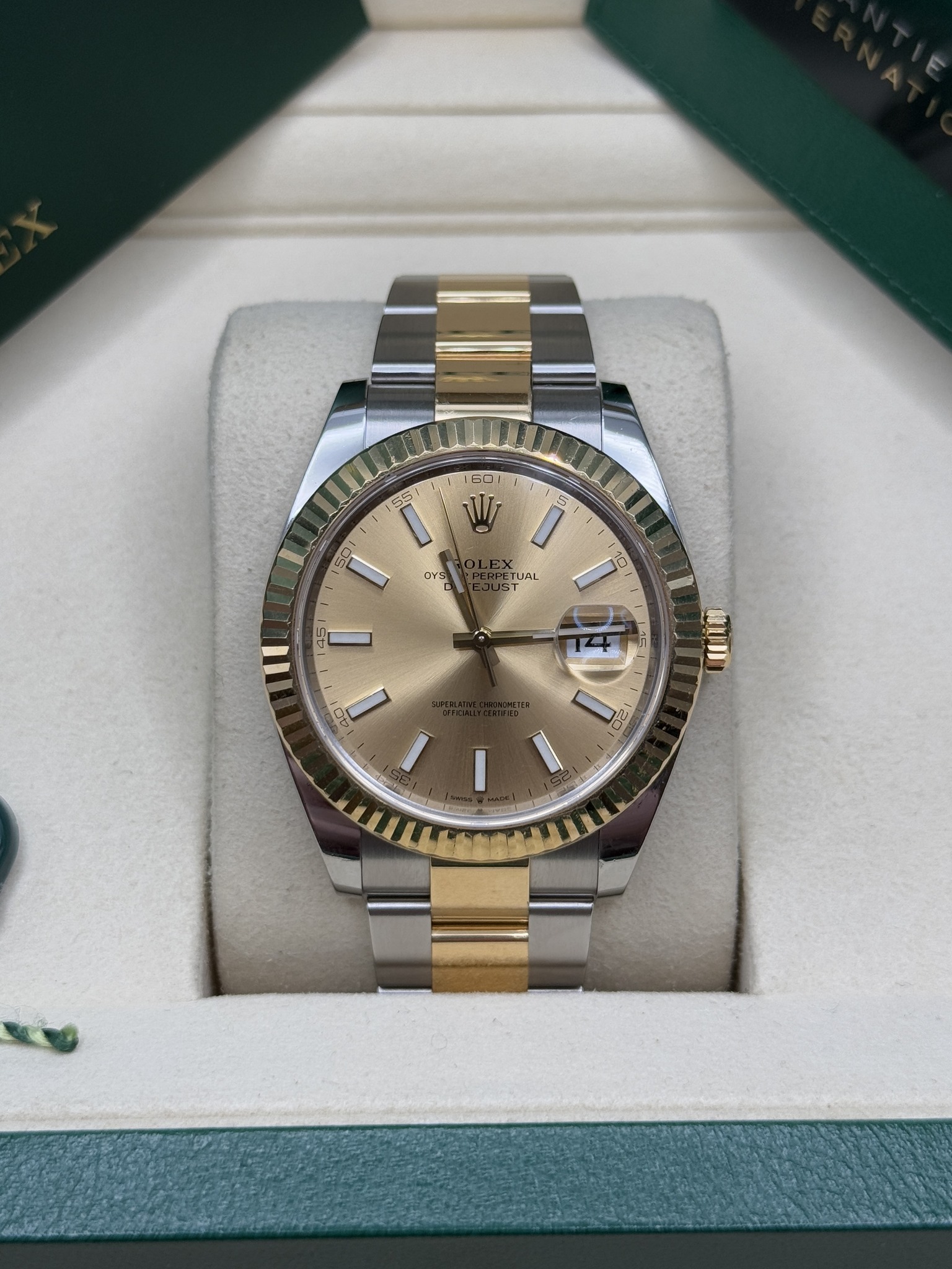 May be an image of wrist watch and text that says 'SS 60 WI E 5 SO OYS TUAL 10 C I さ 10: اة 20'