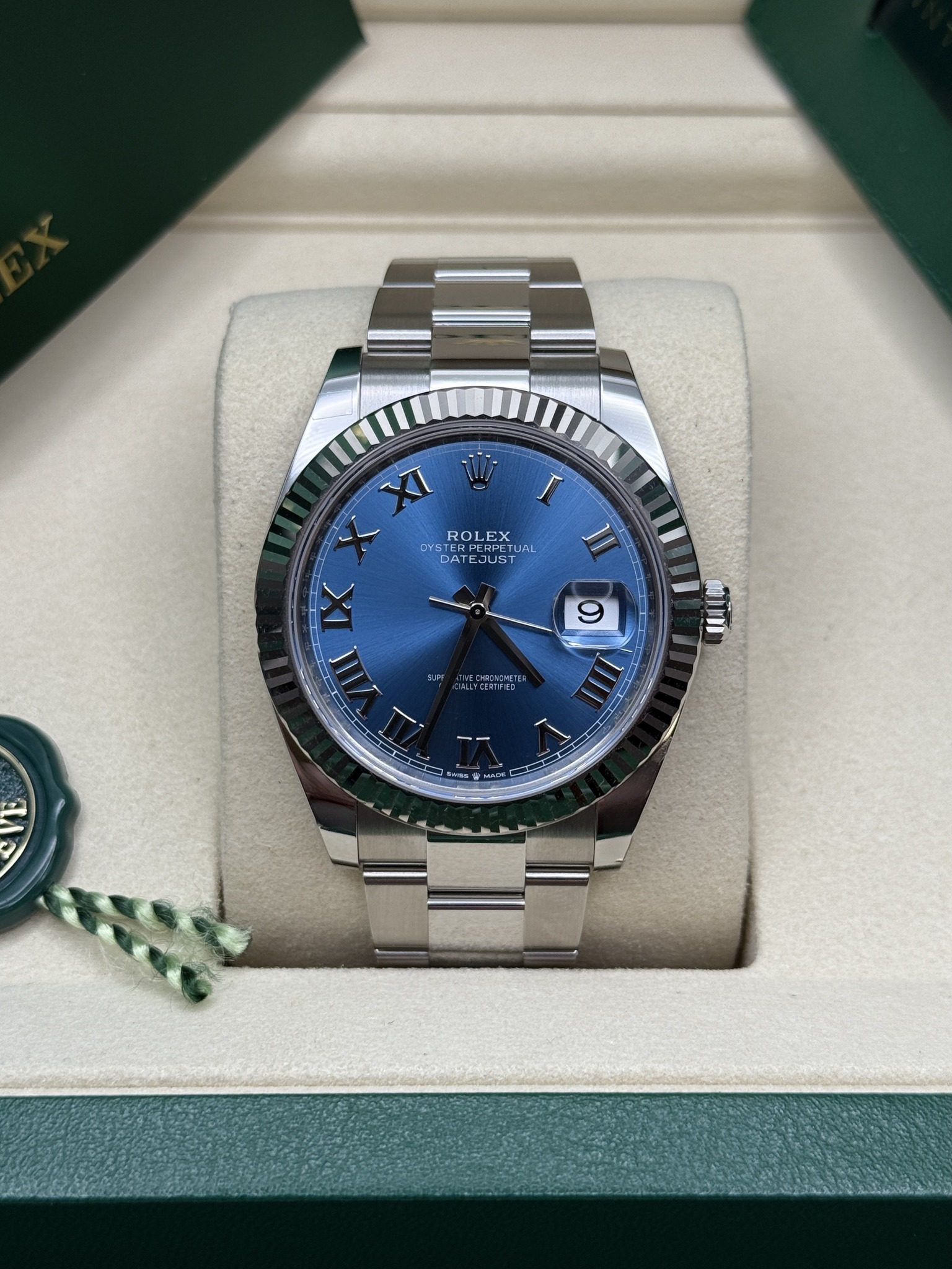 May be an image of wrist watch and text that says 'ROLD EX OYS YSTERPE TERPERPE JUST IST YSTERP LAL DATEJUST AATE DATEL E 9 SJPT LYDERTFED SNT'
