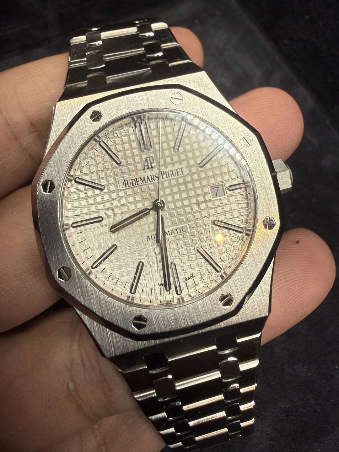 May be an image of wrist watch and text that says 'AP AUDEMAR AUDEMARS/PIGUET ARS PIGUET I l 生网 N MATΙC'