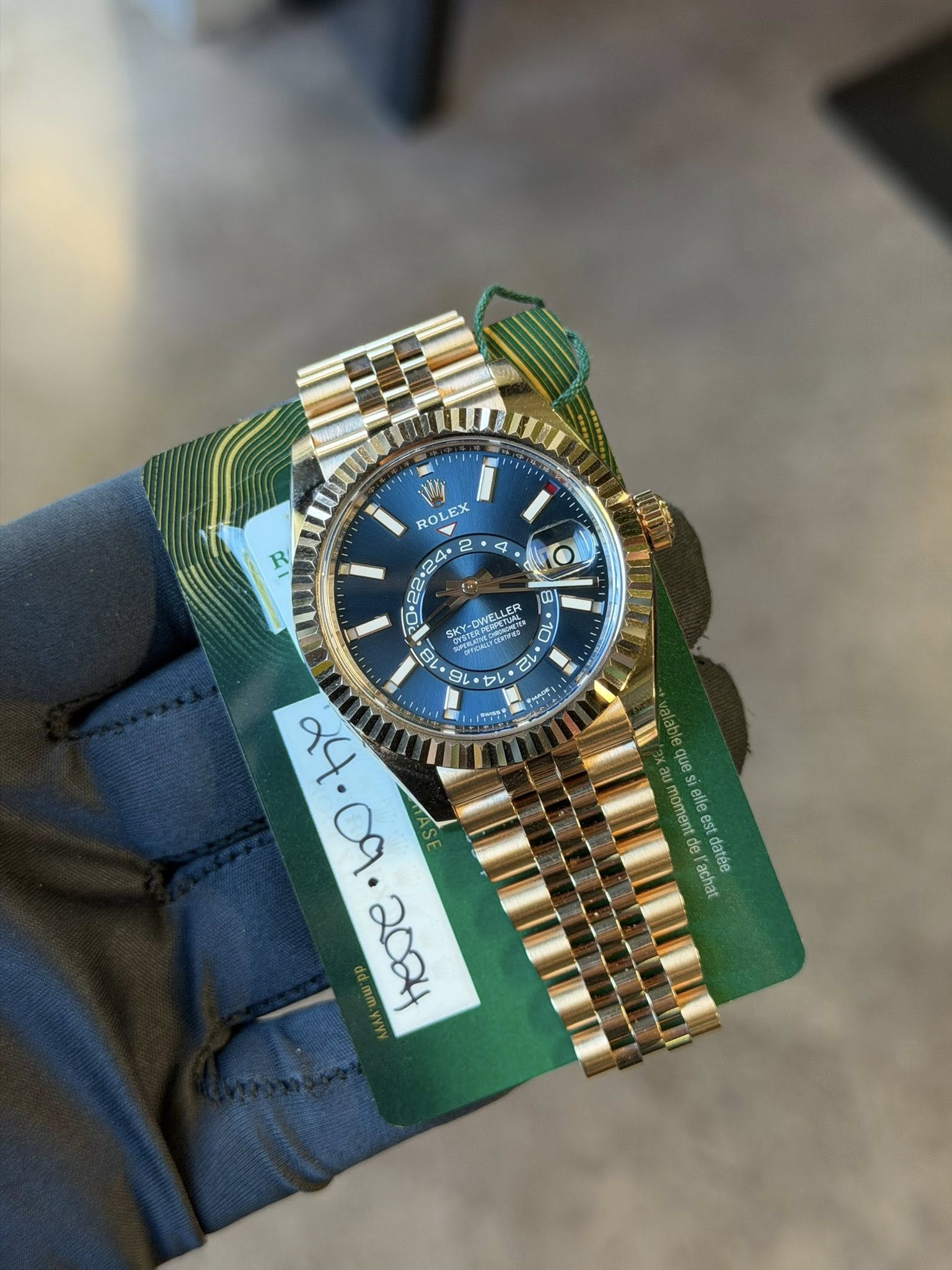 May be an image of wrist watch and text that says 'TUUI 分 Wi ROLEX LEX 24 o 8 1ወ E つた 10 V 420 3 12 .OC m/ 18 SL د コレ N ٢ 14.09. 200H ques moment elle alle S achat tuớe datee…
