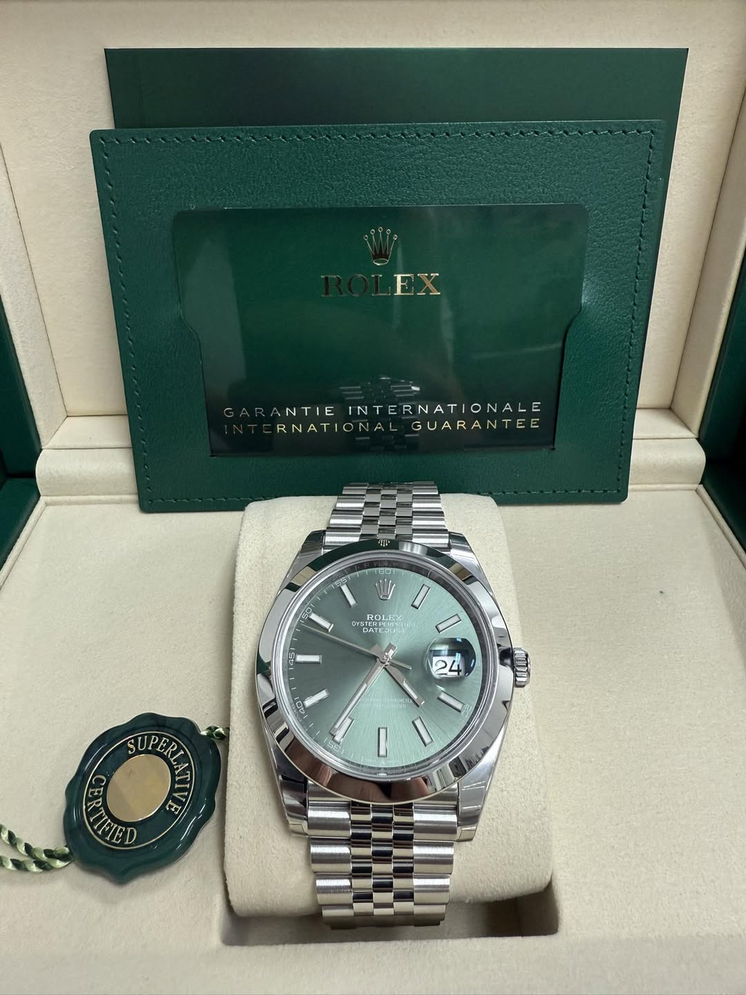 May be an image of wrist watch and text that says 'EX GARANTIE NTIE INTERNATIONALE TERNATI RNATIONA RNATIONALGUARANTEE GUARANTEE NONI ROLE OL tr E BAT 24 ဝေ a E CUD I PTFIED tri ၁…