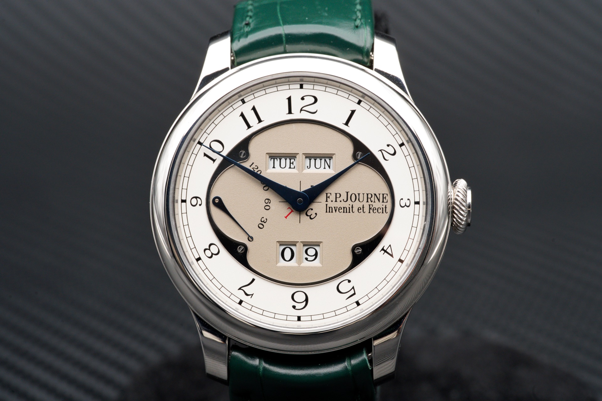 May be an image of wrist watch and text that says ' TUE TUETUN JUN 9 09 οε F.P.JOURNE Invenit InvenitetFecit et Fecit 8 A 09 O 9 م 9'