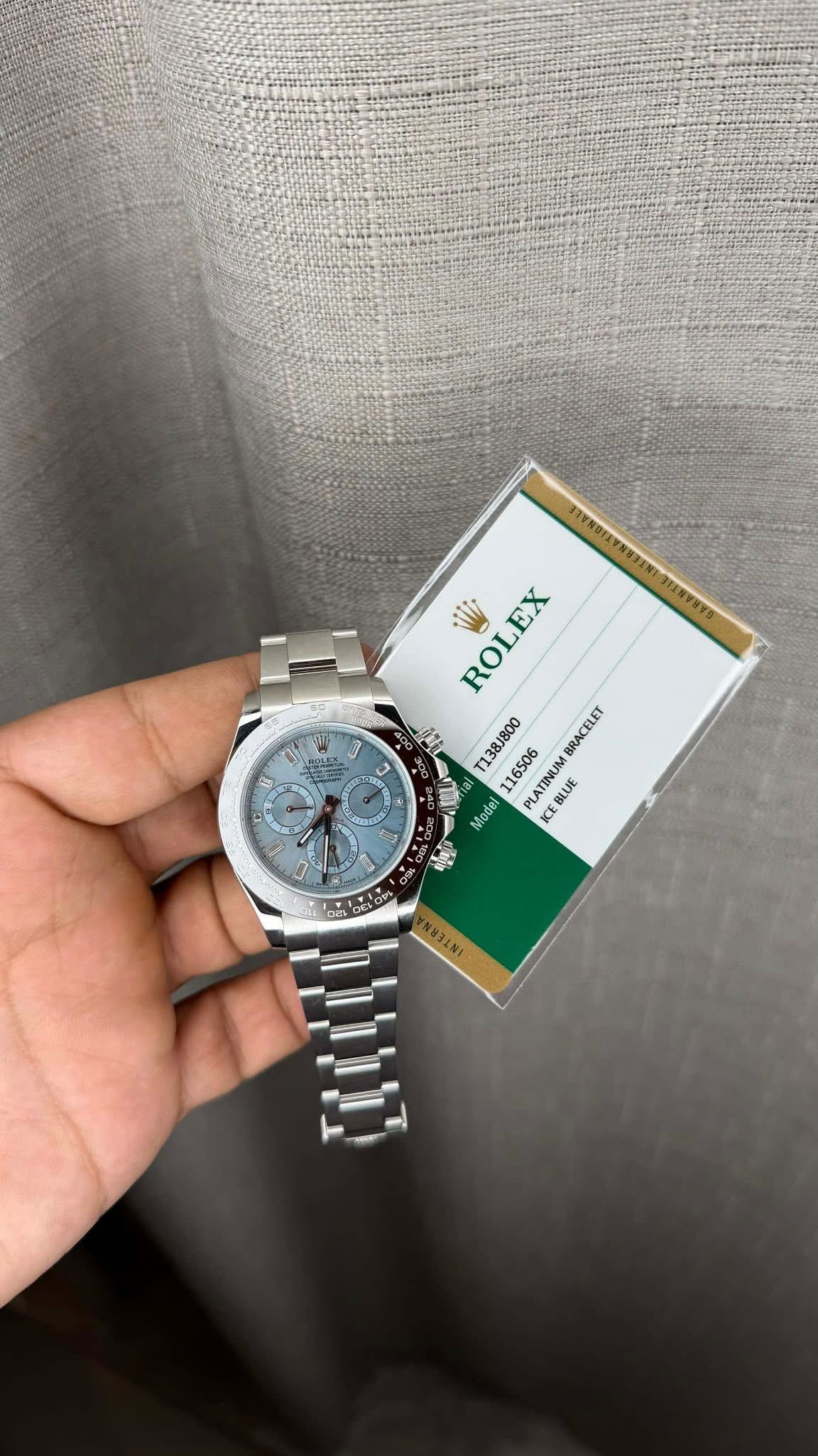 May be an image of digital watch and text that says 'V 0 D d 1 i ROLEX 138J800 116506 ATINUMBRACELET CEBLUE BRACELET PLATINUM Model C IE SOTO ၃ De0 NNTINI'