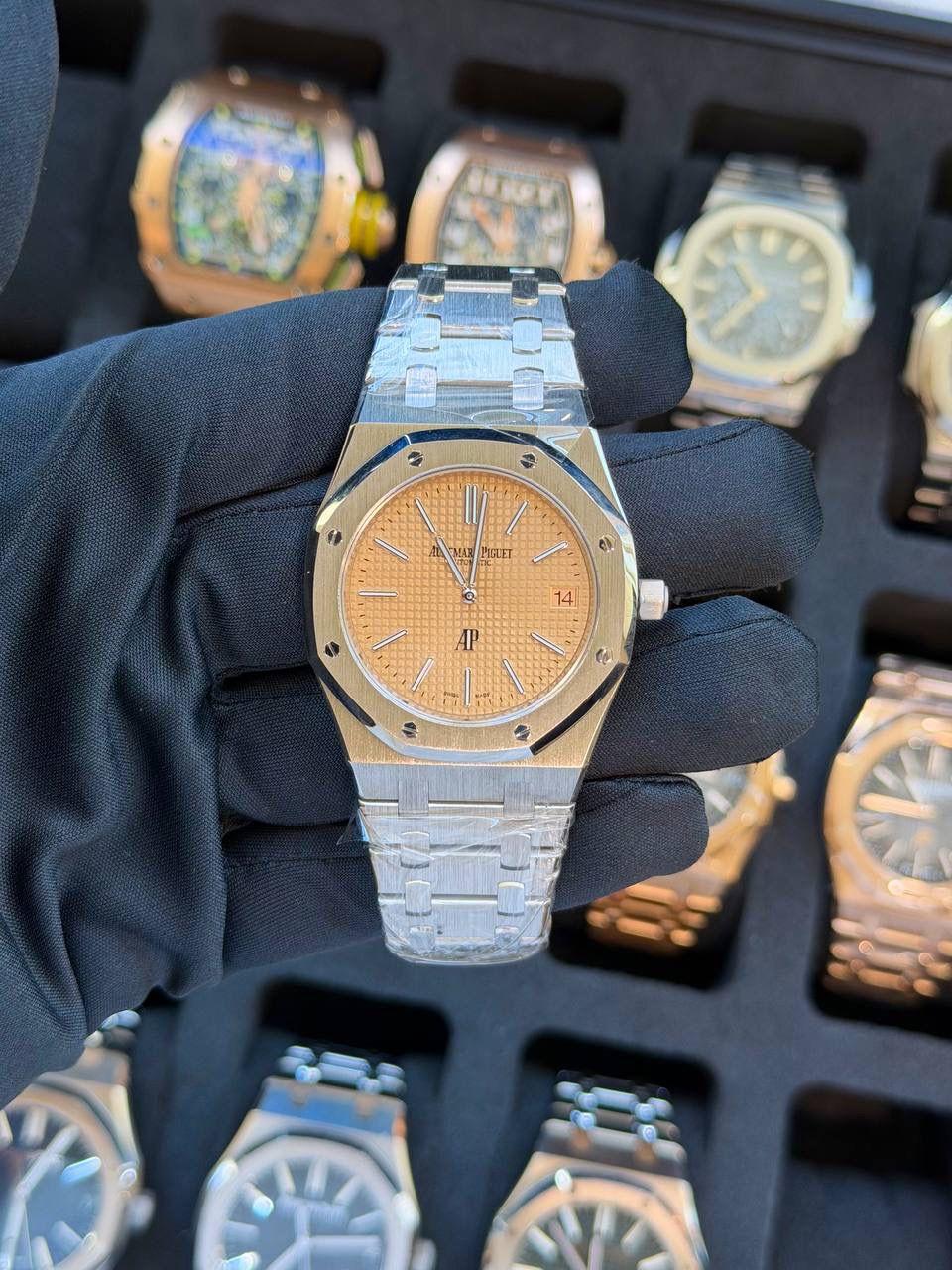 May be an image of wrist watch and text that says '= CHAR I GLET อี 4 a 14 AP L جم'
