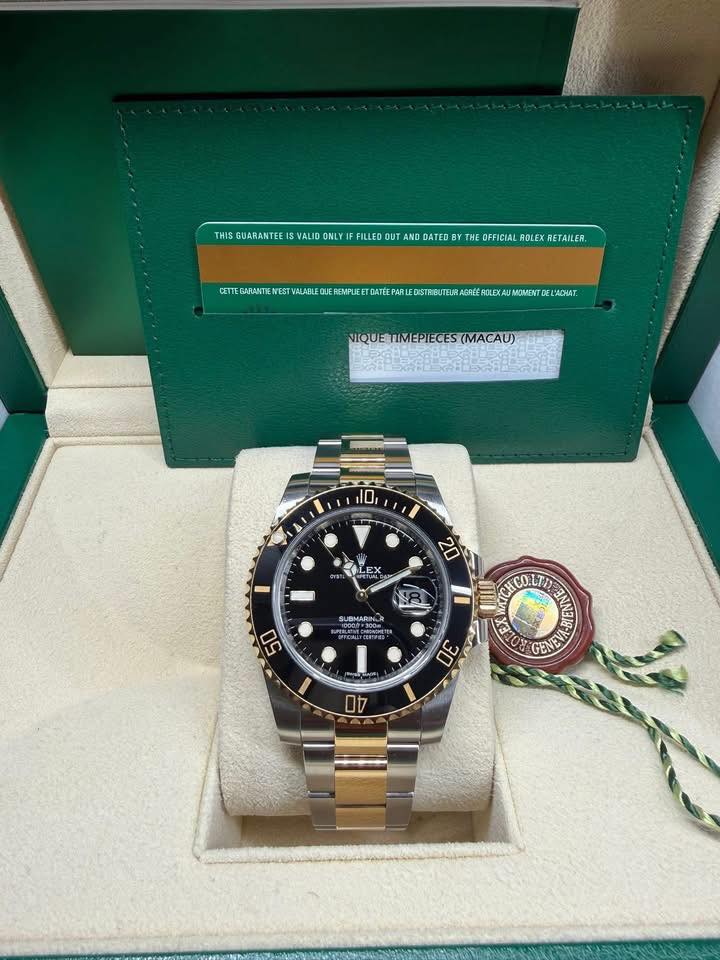 May be an image of wrist watch and text that says 'THIS GUARANTEE VALID ONLY FILLED UT AND DATED THSENTEATELEEATERTR T THE OFFICIAL BOLEX RETAILER ETWHTWEMRE QUE REMPUCETO CETTE…