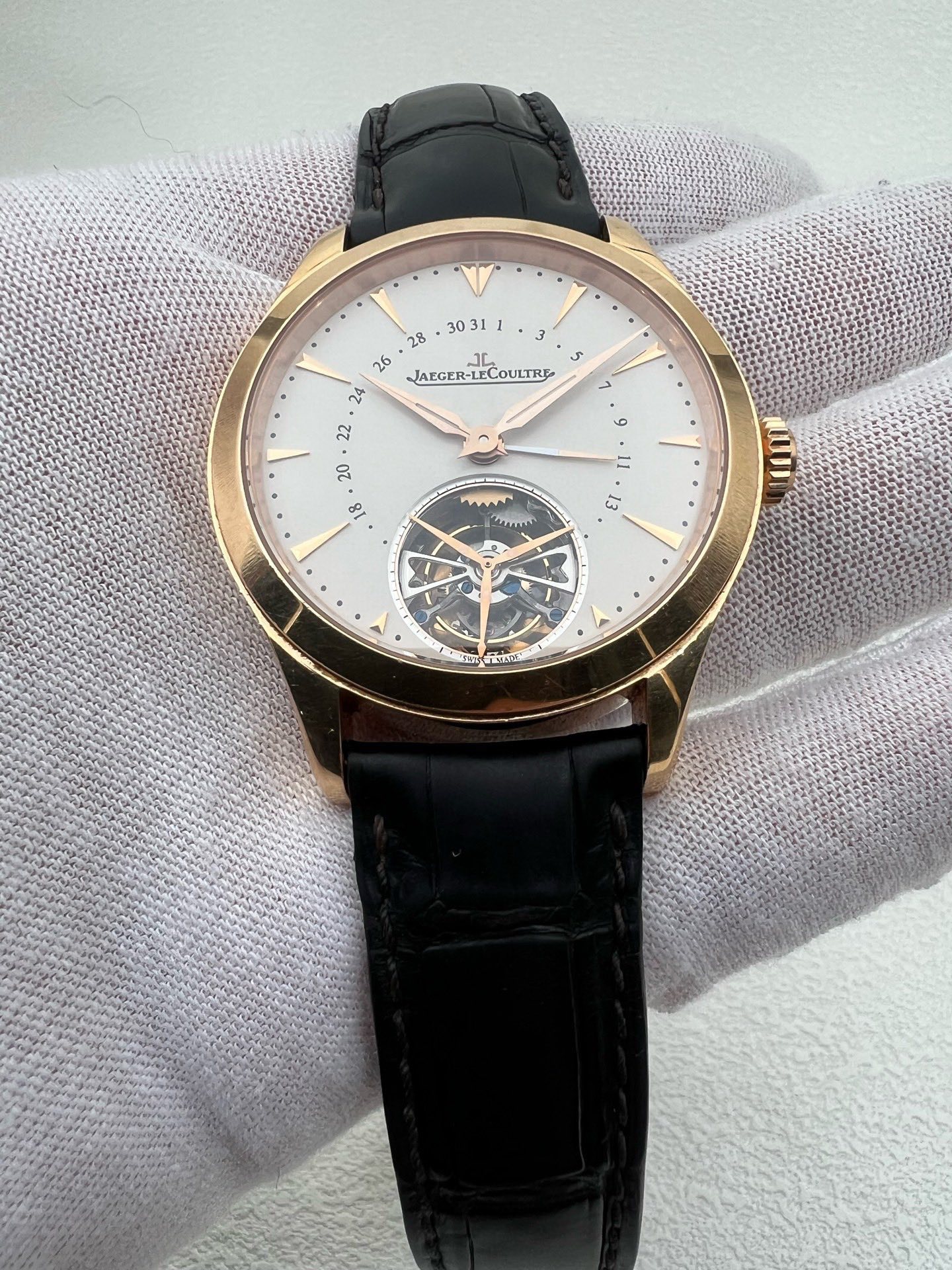 May be an image of wrist watch and text that says ' AEGER- 5 AEGER-LECOULTRE IECOULTRE اد OULTRE II ma T 13 ε แม AET FMV'