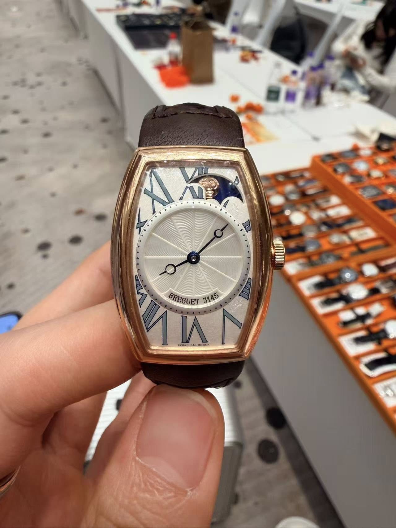 May be an image of wrist watch and text that says 'XI NP ١ O M AI И BREGUET 3145'
