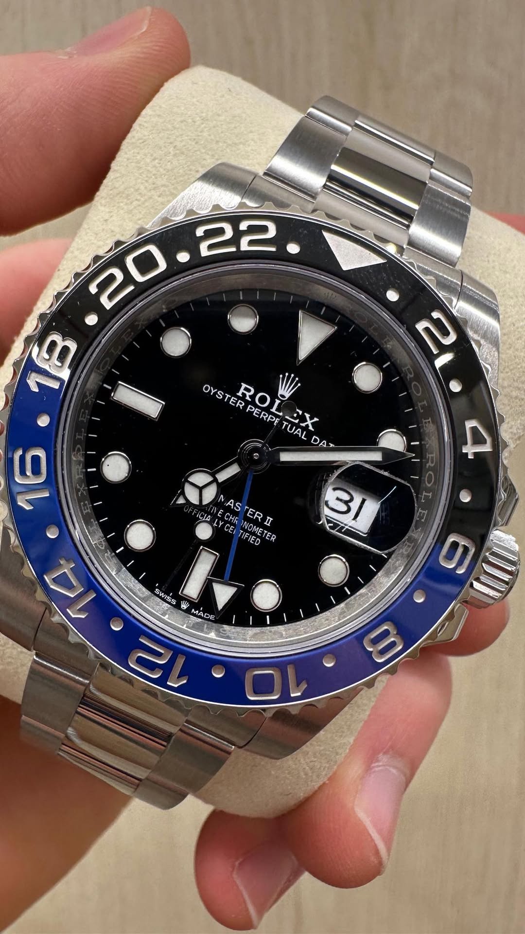 May be an image of wrist watch and text that says 'm OYSTER ER PE OLEX PERPE TUAL ROLEX EX DAT 16 ICIA VrE CE: NOME Cr AS ERI प TIFIED ER 3 ١ SWISS 福 MADE 14 0'