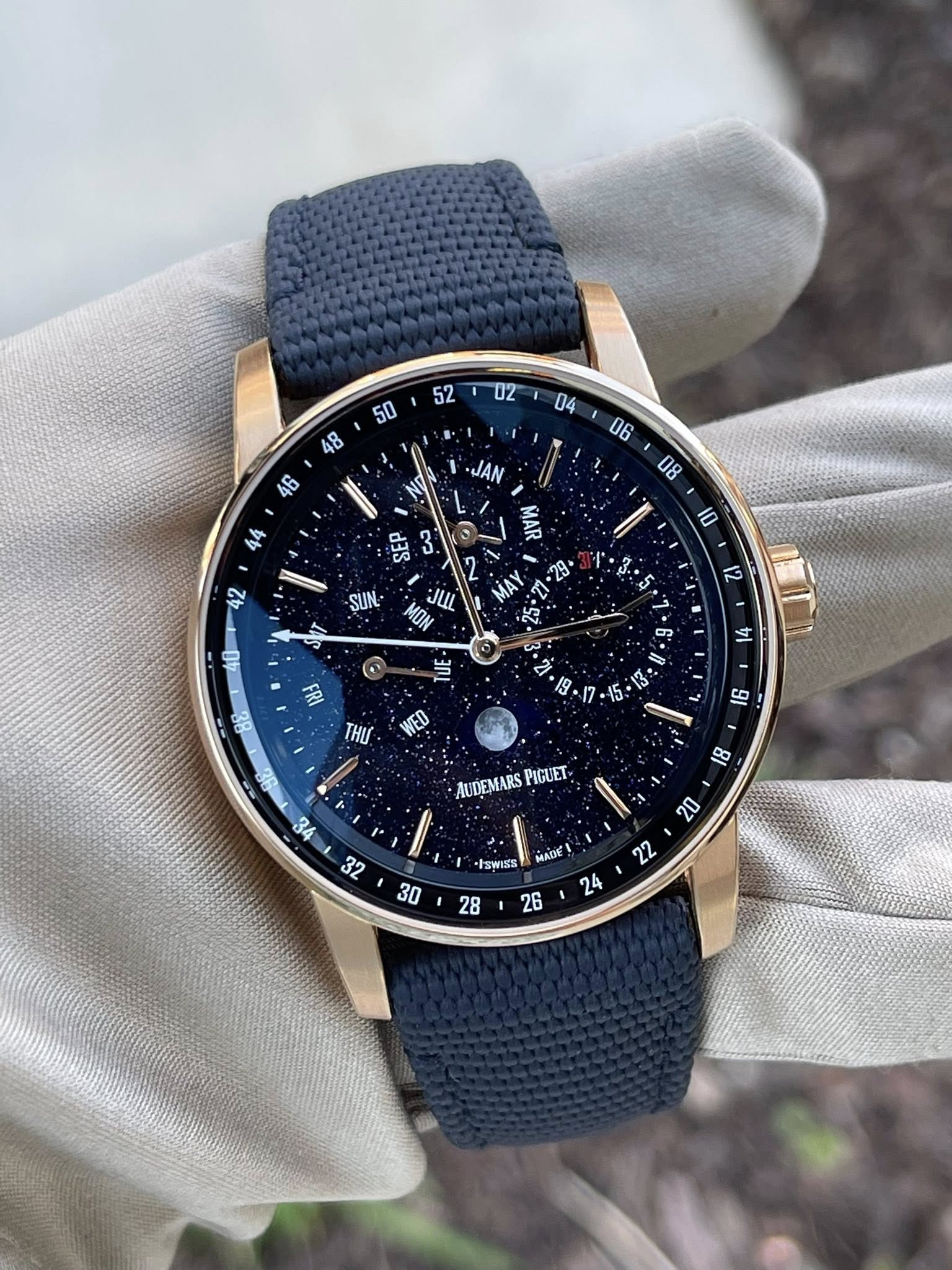 May be an image of wrist watch and text that says ' .١١ .JAN MAR SUN SEP عو حب MON jul וח3 12 ® ¥ 원 6 21.19: 1 n 45 15. اته ح ف WED 91 AUDEMARS PIGUET 34 18 32 SWIss 20 22 30…