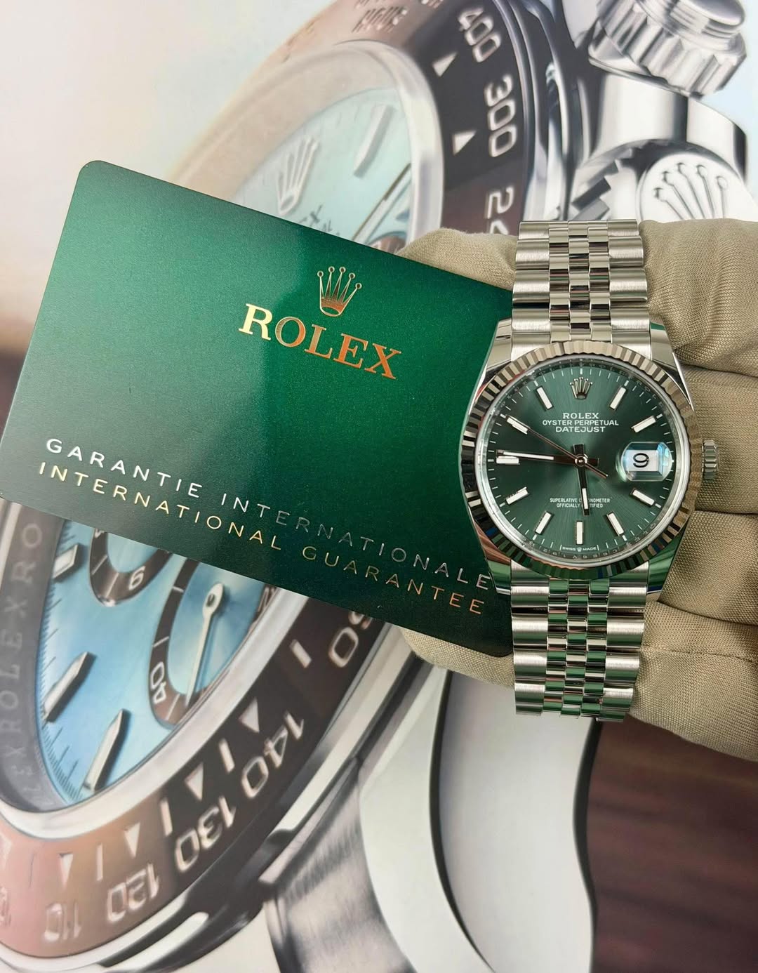 May be an image of wrist watch and text that says '400 300 נ₪ ROLEX TERPERPEA सহय ROL ROLEX ERP PETUAL TUAL AL LIA - INTERNATIONAL INTERNAFIOINT INT SARANTIE GARANTIE 9 請の F8 II…