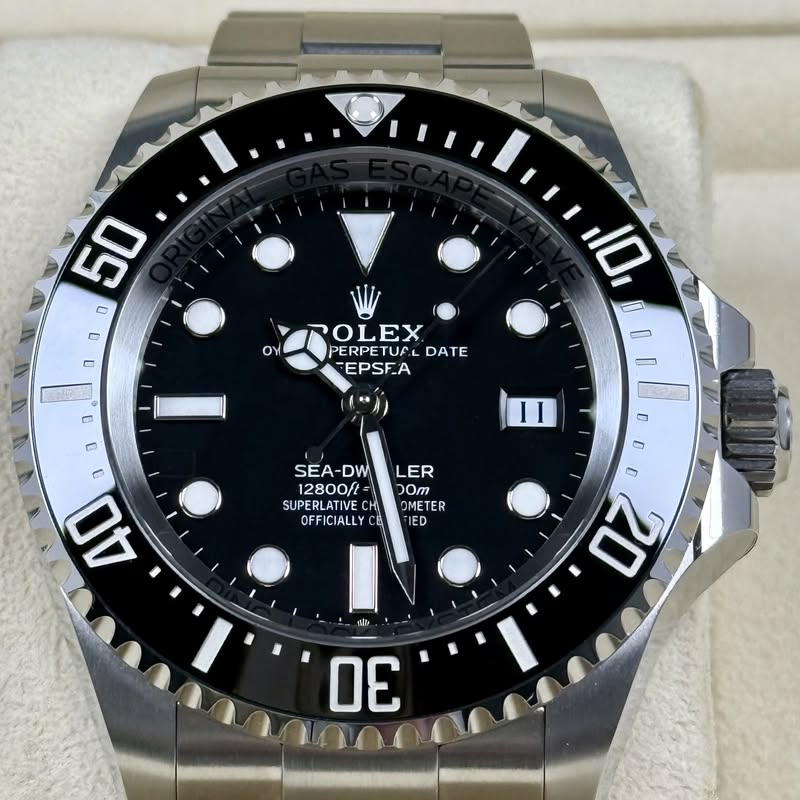 May be an image of wrist watch and text that says '50 0 0 1 or ROLEX PERPETUA PETUF DATE ERPET -EPSF.A 10 I ١ SEA- SEA-DWLER DW LER 12800ft= DOm SUPERLATIVE METER OFFICIALLY CB ED…