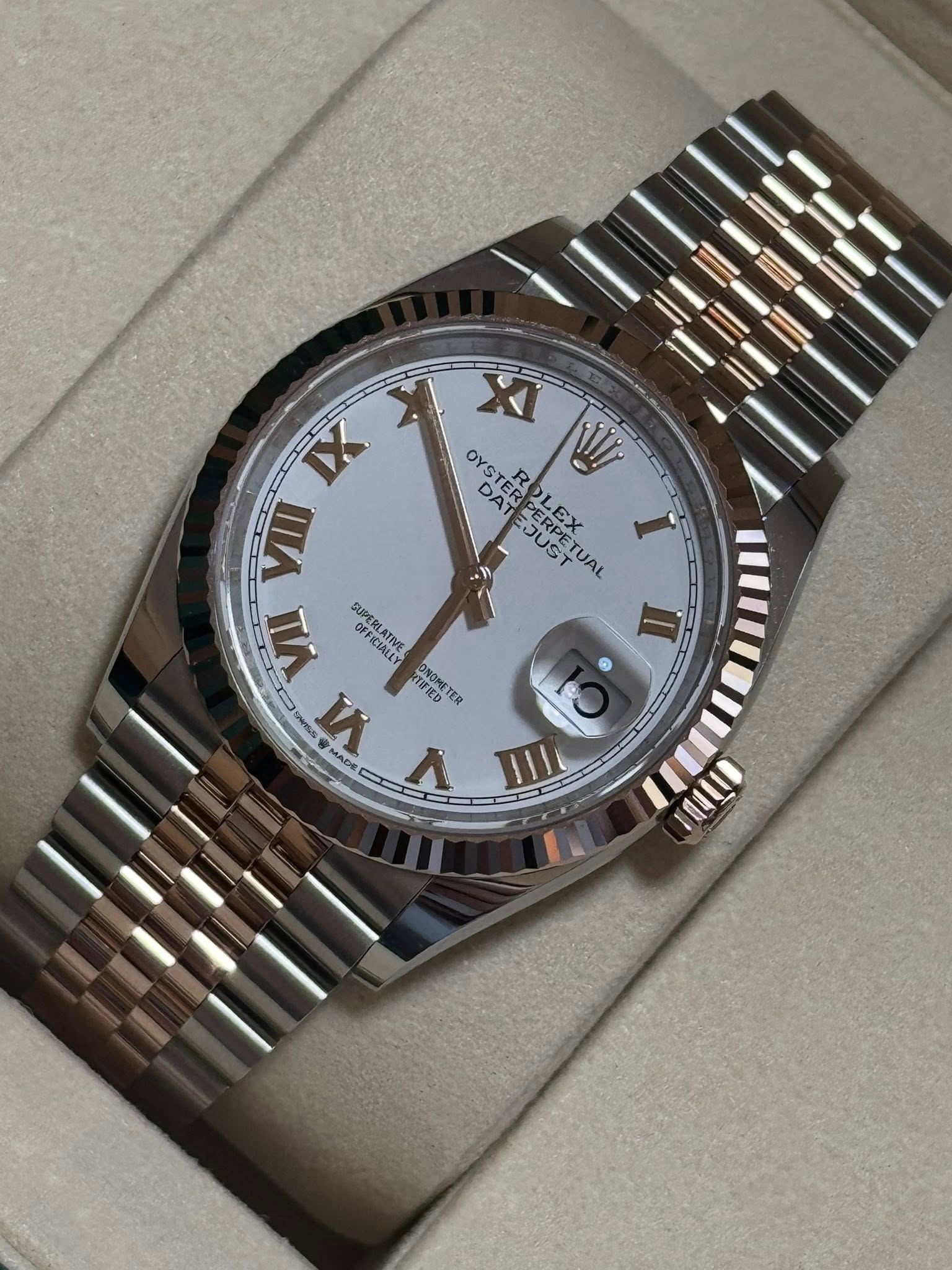 May be an image of wrist watch and text that says 'XI OYSTER DAN 1l/ DAT DAT EJUST DATEJUST OYSTERPERPETUA LEX RPETUAL TUAL DAT DLEX IX ብለ A OFFATIVE SUPERLA ATIVE LATRE a…