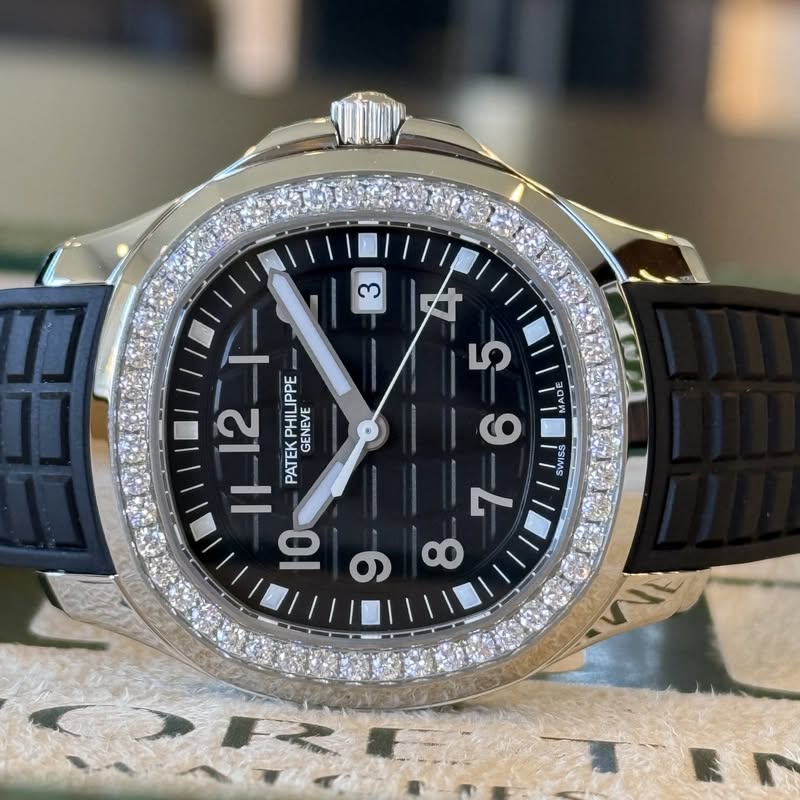 May be an image of wrist watch and text that says 'س S 9 12 PHILIPPE GENEVE 1 PATEKPHILIPPE PATEK 10 ၈ ム'