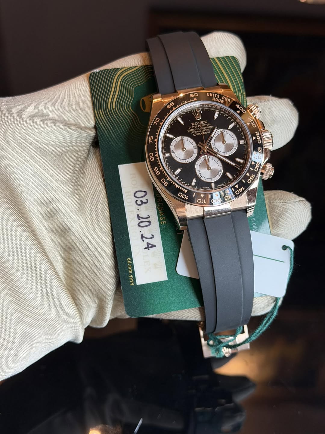 May be an image of wrist watch and text that says '60 65 UNITSP TSUB HOUR 명 ー ធូ S0 ולס บว FO O F E O 110 E dd.mm.yyvy dd LEX elle'