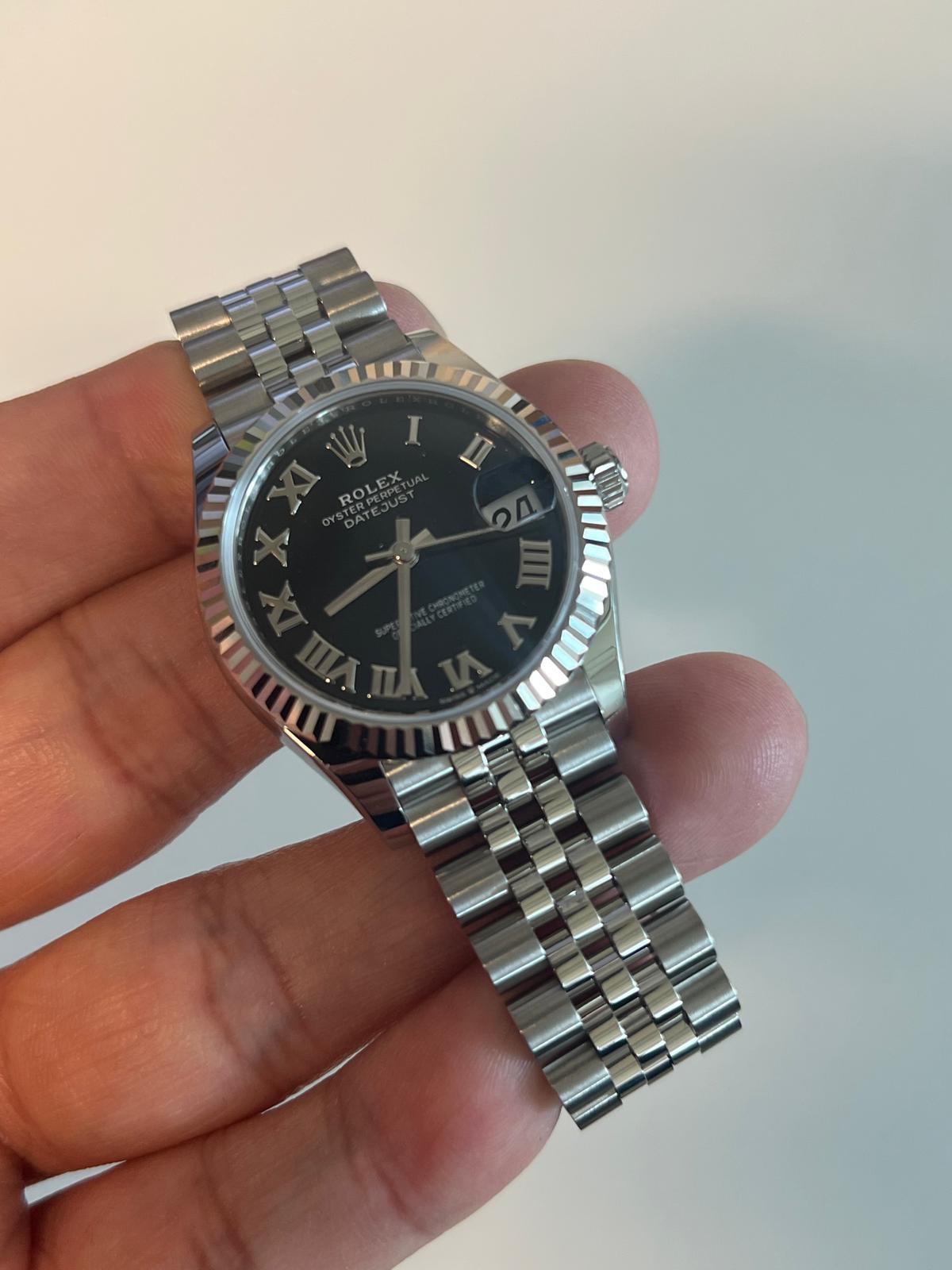 May be an image of wrist watch and text that says 'I ROLE II 2A D 2'