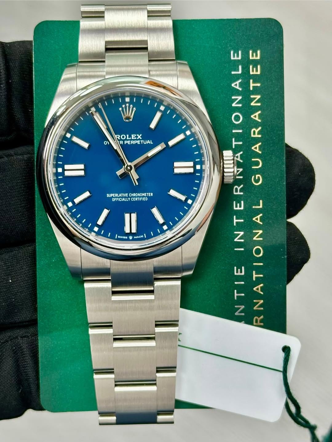 May be an image of wrist watch and text that says 'ROLEX 0r PERPETUAL UAL SUPERLATIWE CHRONGMETER FFICIALLY FICIALLYCERTIFIE CERTIFIED CERTIFIED II SWSS ADE MILLIIN INTERNATIONALE…