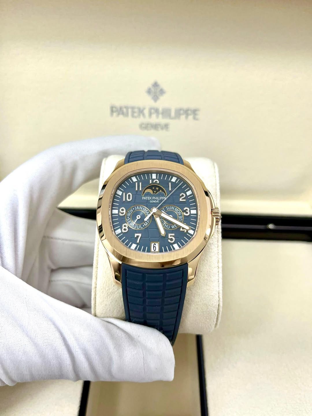 May be an image of wrist watch and text that says 'PATEKPHILIPPE HILIPPE GENEVE WTEK WTEKPHILI H HT Ⅱ o co NO 2 SURIA . ゃ N አብ M K ထ 7 HUWE 5 6'
