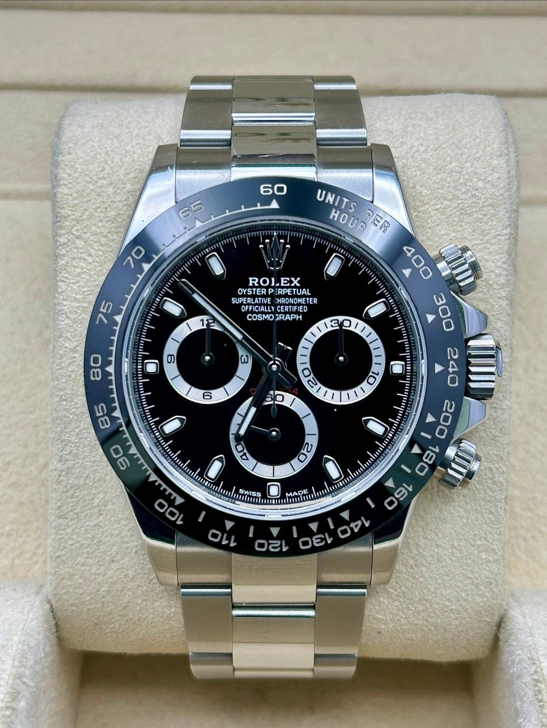 May be an image of wrist watch and text that says ' ROLEX EX OYSTERP ERPETUAL SUPERLATIVE HRONOMETE HRONOMETER BEEICIALEY OFFICIALLY FFICIALLYCERTIFIED COSMO COSMORAPH JRAPH こ…