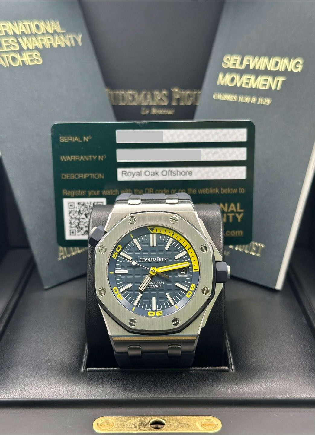 May be an image of wrist watch and text that says 'RNATIONAL SWARRANTY TCHES DEMARSPIO SELFWINDING MOVEMENT CMIRIES 共海華北海 иo3a 3129 SERIALN SERIA WARRANT WARR Royal…