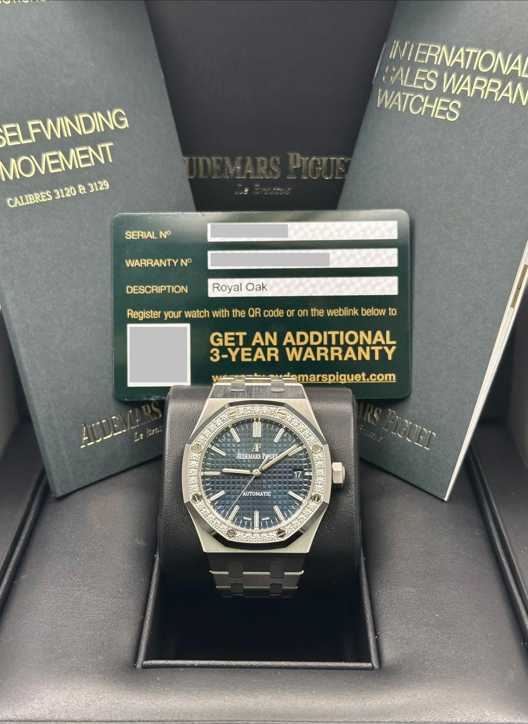 May be an image of wrist watch and text that says 'INIERNATIONAL SALES WATCHES WARRAN ELFWINDING MOVEMENT CALIBRES 3120 & 3129 SERIAL N WARRANTY פמ DESCRIPTION Royal Oak…