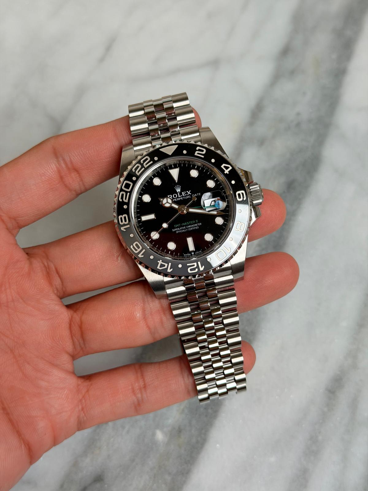 May be an image of wrist watch and text that says ' ROLEX LEX ያሽ1 18 6 己 شگه'