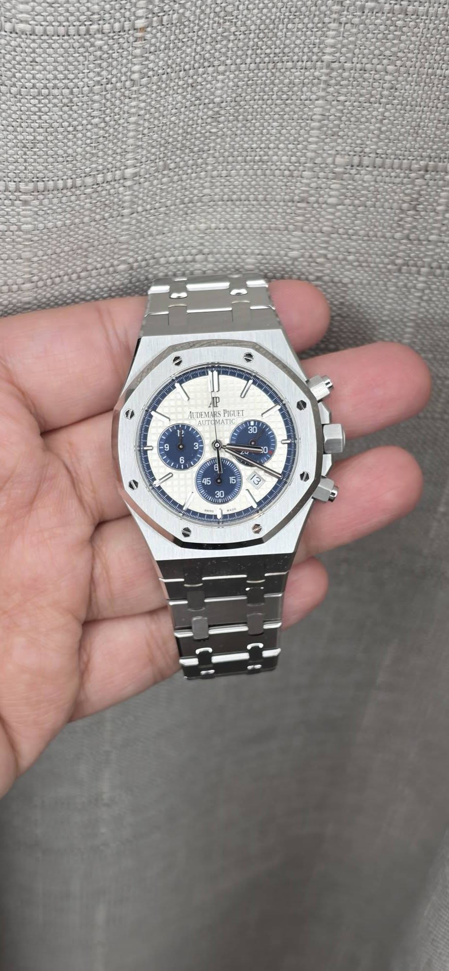 May be an image of wrist watch and text that says '۵ 1 ITEMUN PIGLET FIb TIC ው -9 3= - ॐ - 30 0 የማቢና እ 0 6'