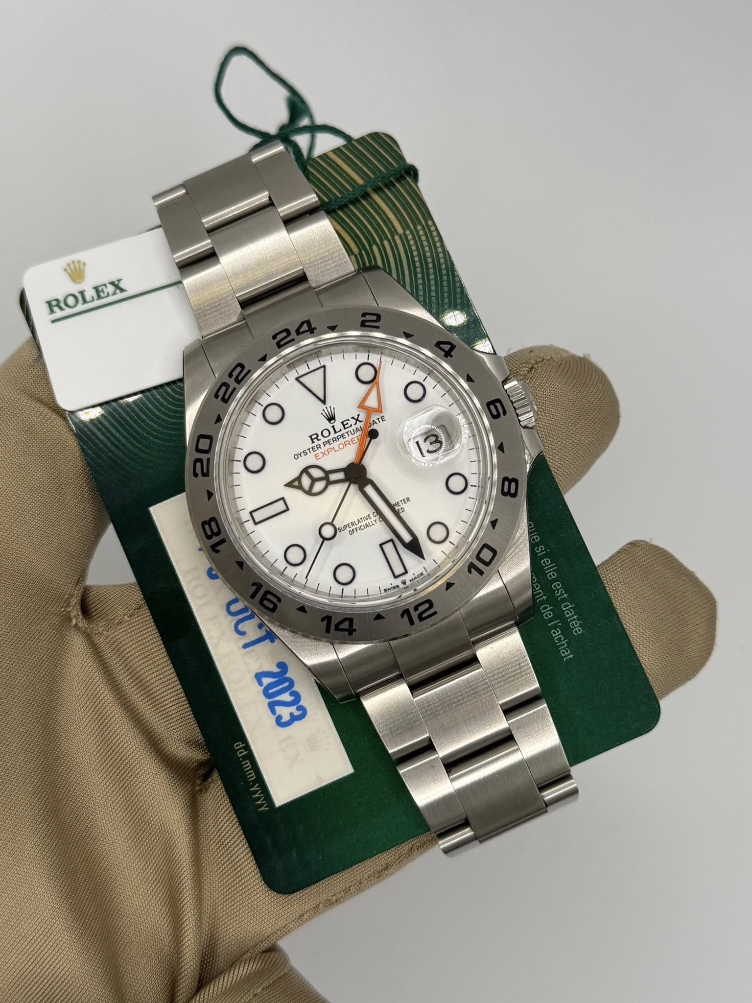 May be an image of wrist watch and text that says 'ROLEX ROLEX EOI O ۷ 9 o ATE ATE TE ROLE ERPERPETUAL TERP ROLEX EX O OYST ROL EXPLORE XPLORE 13 0 D 真丁冻 O PCC DFFCIATEY VCALLY O O…