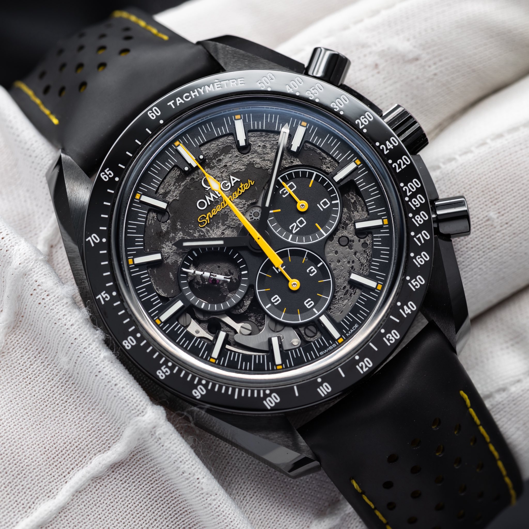 May be an image of wrist watch and text that says '300 60 TACHYMETRE 65 된리 Il G X GA aaster OM Sneed Vet 70 5 20 3S0 260 lul 240 නික ー3 IU H ហ C 4 9 60 ی 80 11 MADE ထ 6 110…