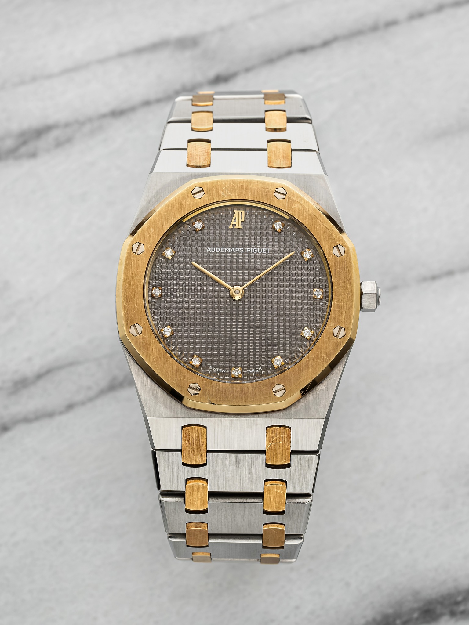 May be an image of wrist watch and text that says 'A 生こ AUDEMARS FIGUET'