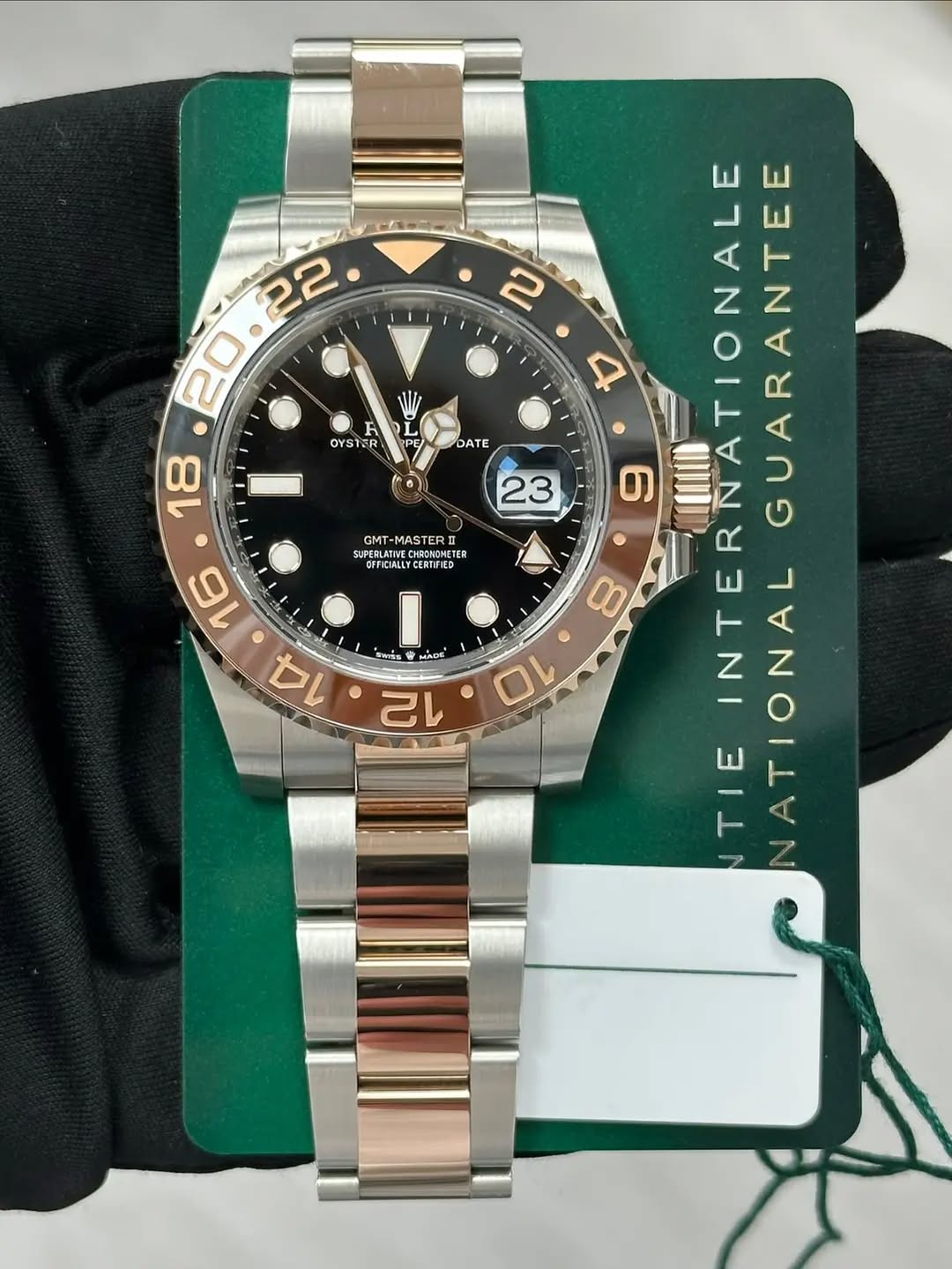 May be an image of wrist watch and text that says '22 20 H OYSTER DATE 18 23 GMT MASTER UPERLATTE TER OFFIOALLYCERTIFIED CERTIFIED 16 14 JaDE MACE TwdE AE 里 TwdE 12 1O 2 4 9 8…