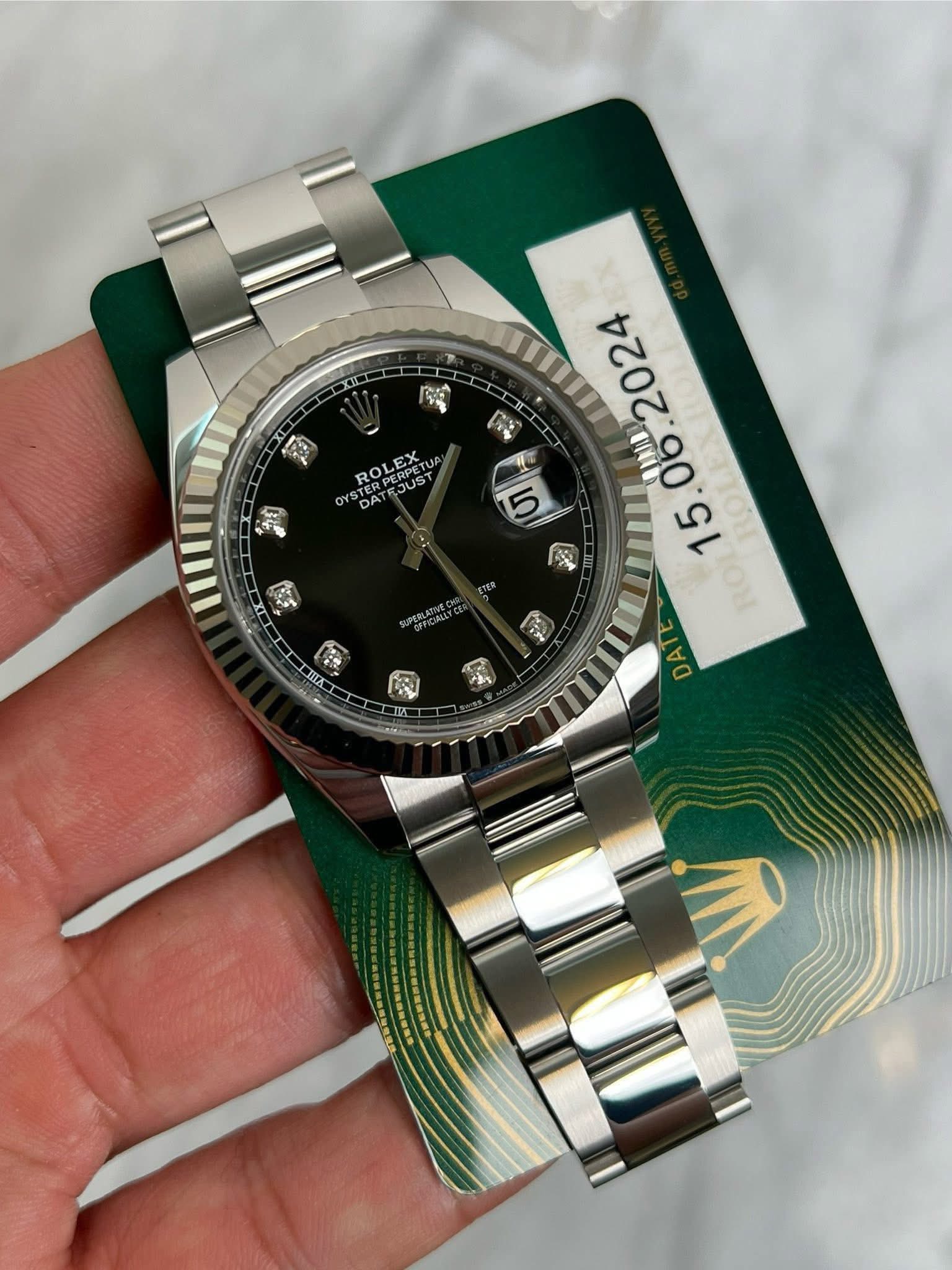 May be an image of wrist watch and text that says '戦 名 ROLEX PERPET RJUST OYS DA រ្ាប 1 புமி س ود HII 耳ス DA 시 D'