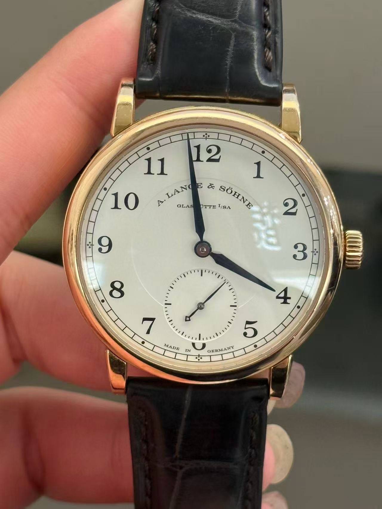 May be an image of wrist watch and text that says 'oe LANO E & 2 GLAE ታጥጥይ SOHNE SÖHNE A ል 9 mI 8 3 CI 7 K べ ZN MADA 中 4 5 አትኑ AMRS'