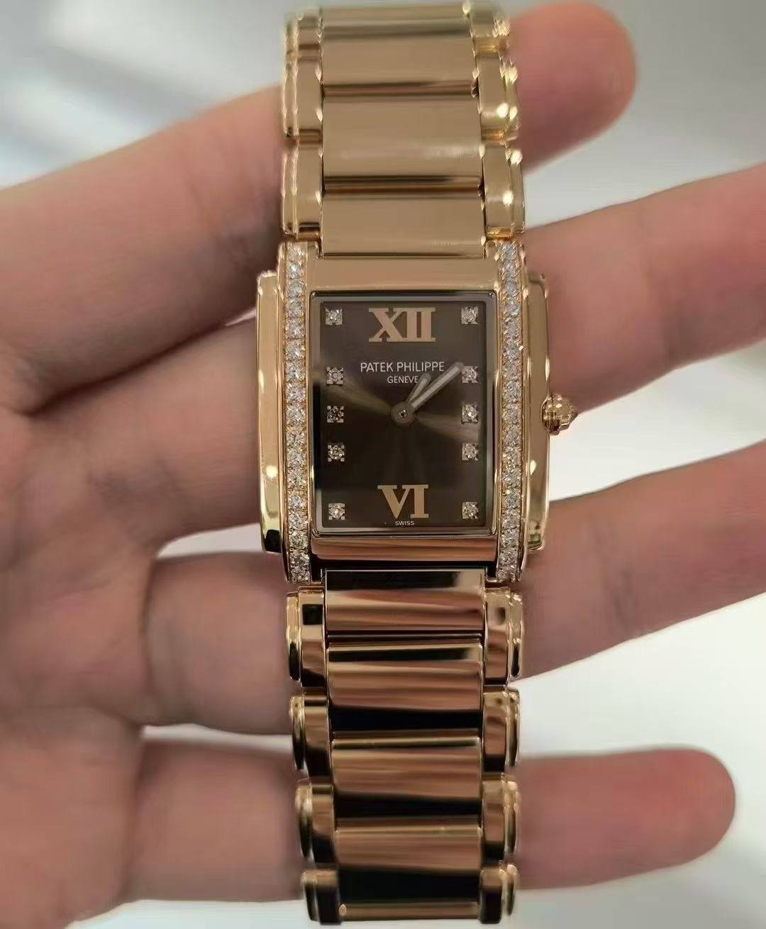 May be an image of wrist watch and text that says 'XII XII PATEKPHI ILIPP PPE PATEK GENEVE'