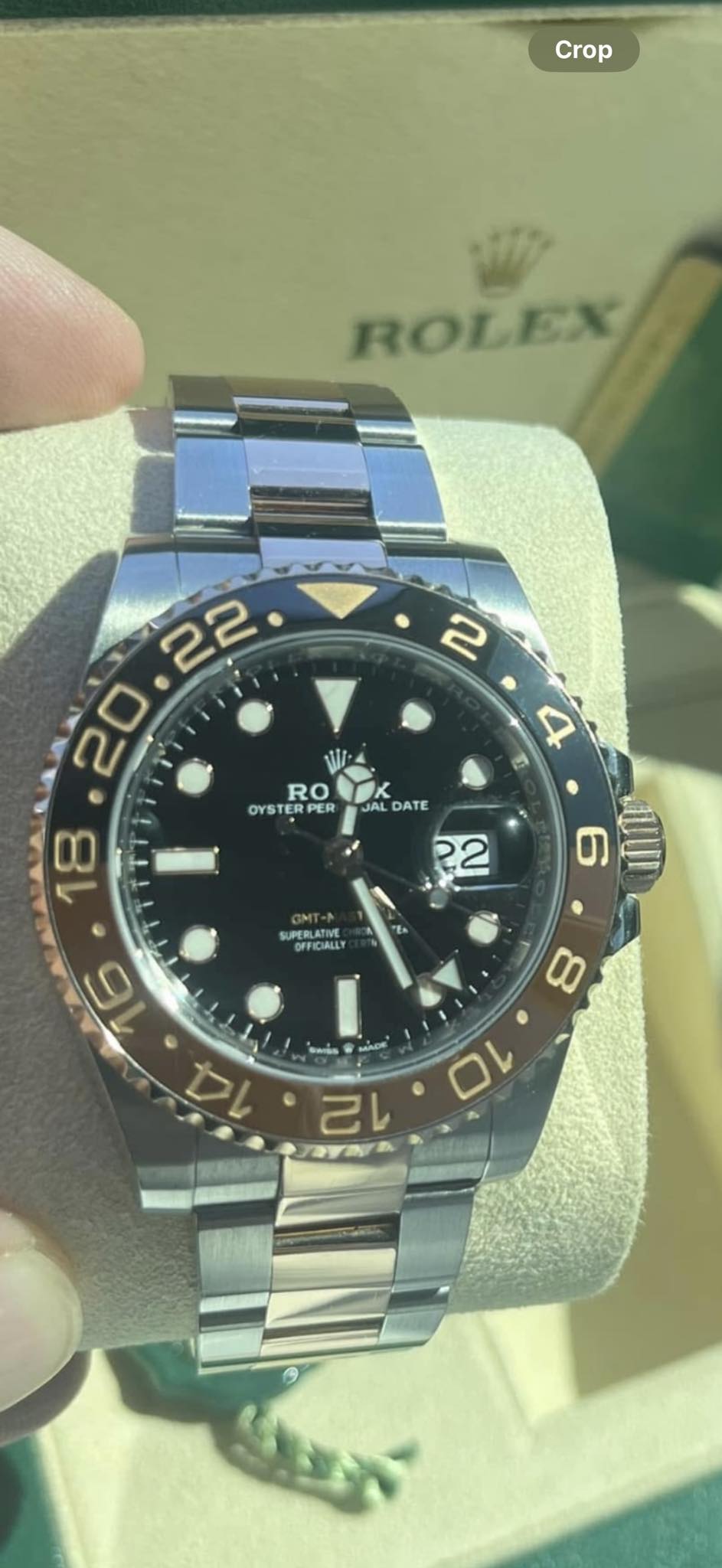 May be an image of wrist watch and text that says 'Crop ROLEX RO OYSTE OYSTERPE RPER PE K א A DATE 4 ह 22 SUPERLAIME PERLATME OFFICIALLY 6 DUI "EA 80 هدر お သ်တာ Hp '