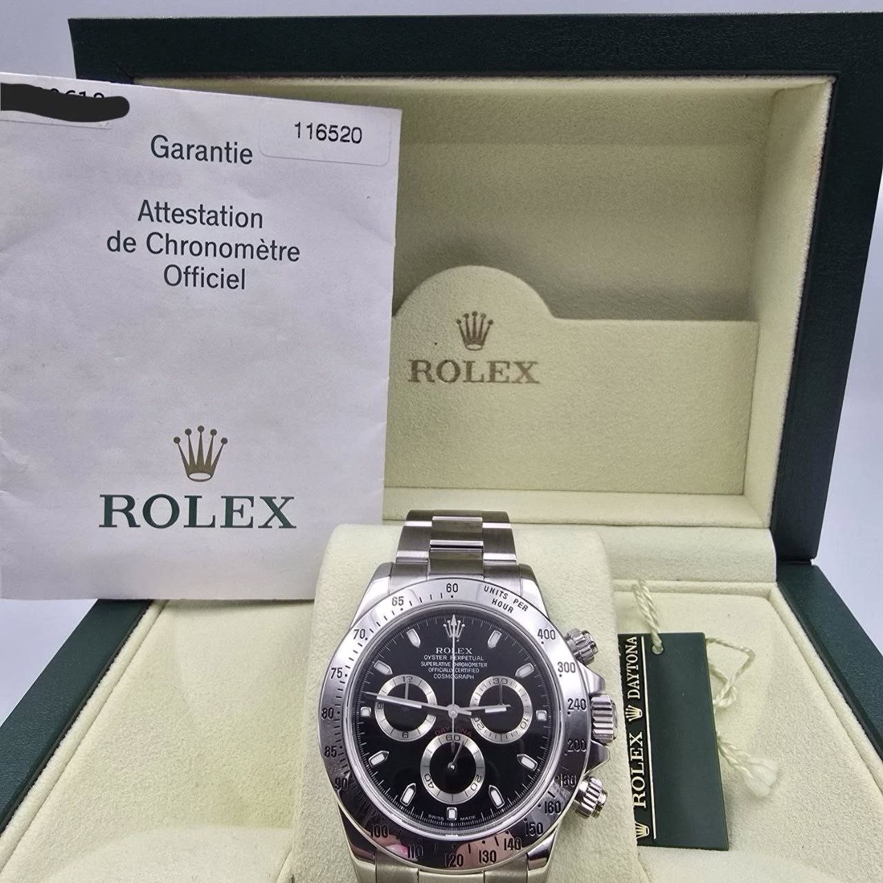 May be an image of wrist watch and text that says '116520 Garantie Attestation de Chronomètre Officiel ROLEX ROLEX UNirs NOUR PEB 100 ف CATUAL COT 300 210 t CRE A D ၁ DAALANN 春…