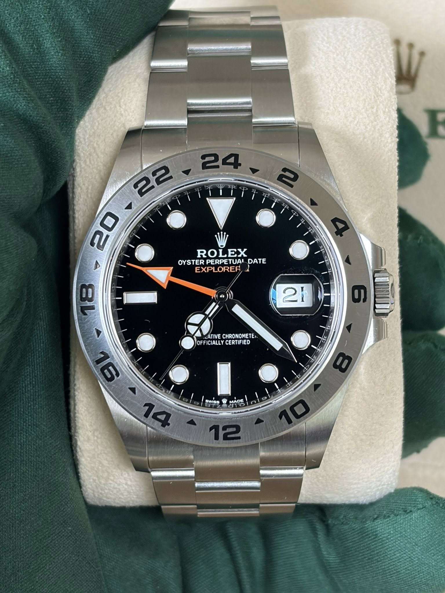 May be an image of wrist watch and text that says ' ROLEX OYSTER PERPETUA ROLEX TUA DATE EXPLORER EXPL XPLORER 18 اه 21 တ OFFICIALCN OFFI FICIALLY ATINECHRONOMETE ATIVE…