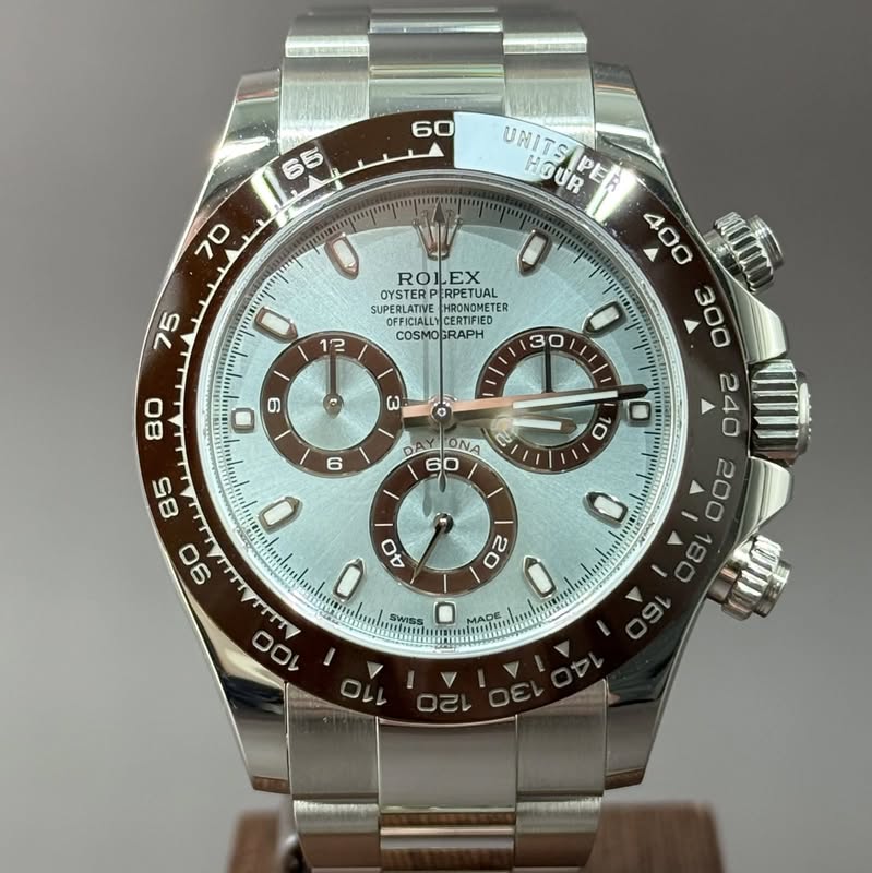 May be an image of wrist watch and text that says ' ROI ROLEX EX OYSTER ETED RPETUAL SUPERLATIV SUDERLATUS RONOMET HRONOMETER METER SUPENIAT OFFICIALL CERTIFIE ERTIFIED COSMO…