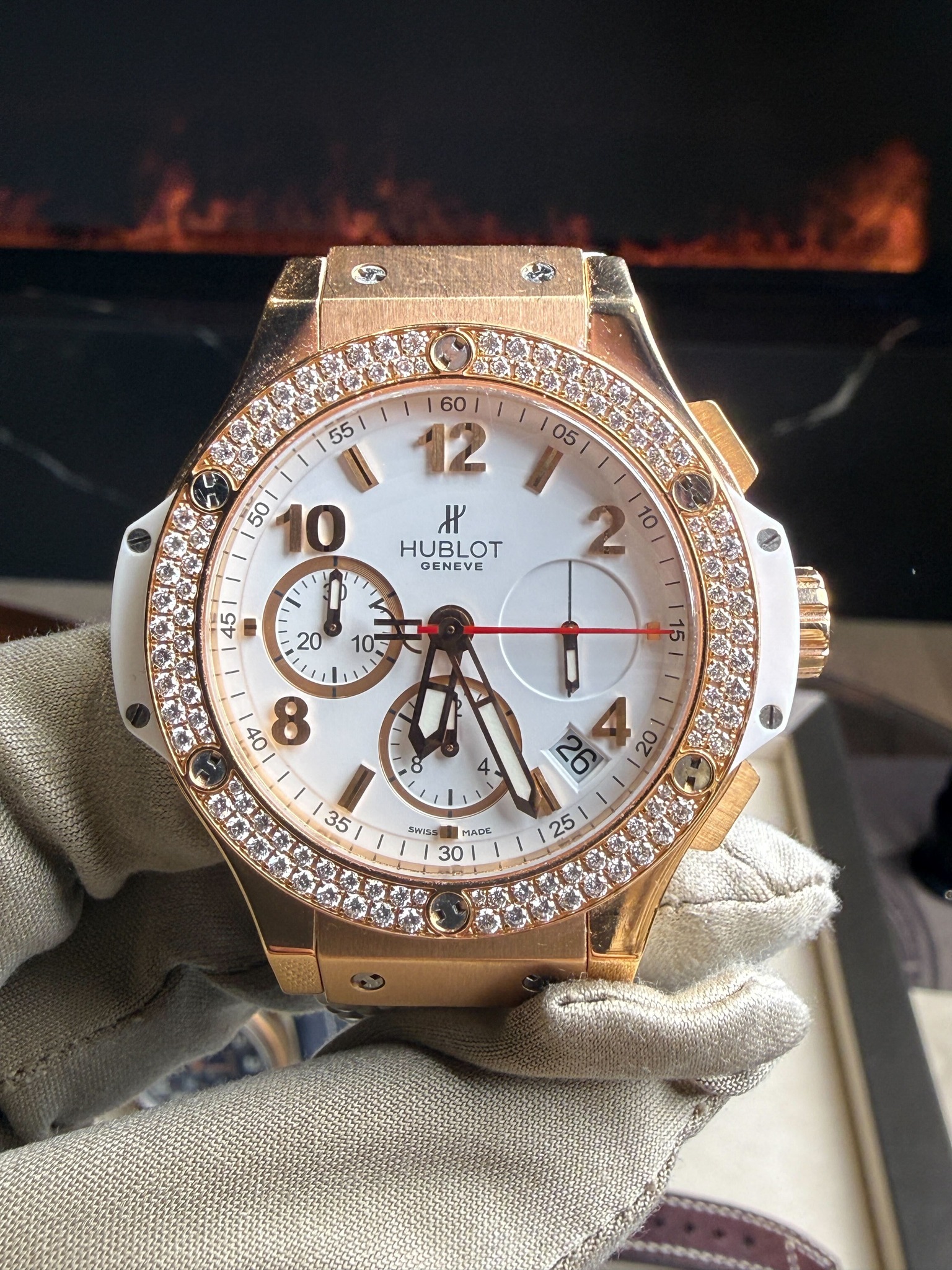 May be an image of wrist watch and text that says ' K HUBLOT GENEVE GENEVE 정Ew 2 10 ١ 4G44 o 44 15 ト o 4 20 9ε 5 SW5 MADC MADE 30 O 25'