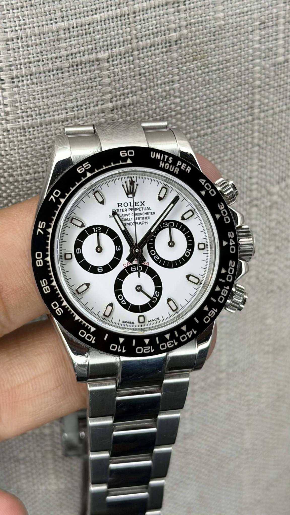 May be an image of wrist watch and text that says '60 65 70 ROLEX EX YSTERP TERPERPETUAL RPEEE LATIVEC CNLY ERTIFIED CMOCRAPH SMOC RAPH 75 112 O 31 D O 0 ผ 80 O UNITS HOUR PER…