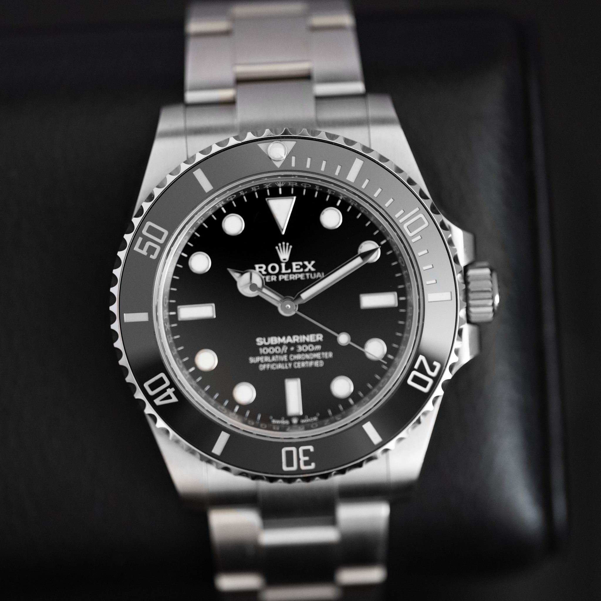 May be an image of wrist watch and text that says '50 10 ROLEX EX ER ERPERPETI PERP ETUAI UAI SUBMARINER 1000f 1000 300m epHa PER DIFICIALAT CERSINET 40 20 Фa X awie 30'