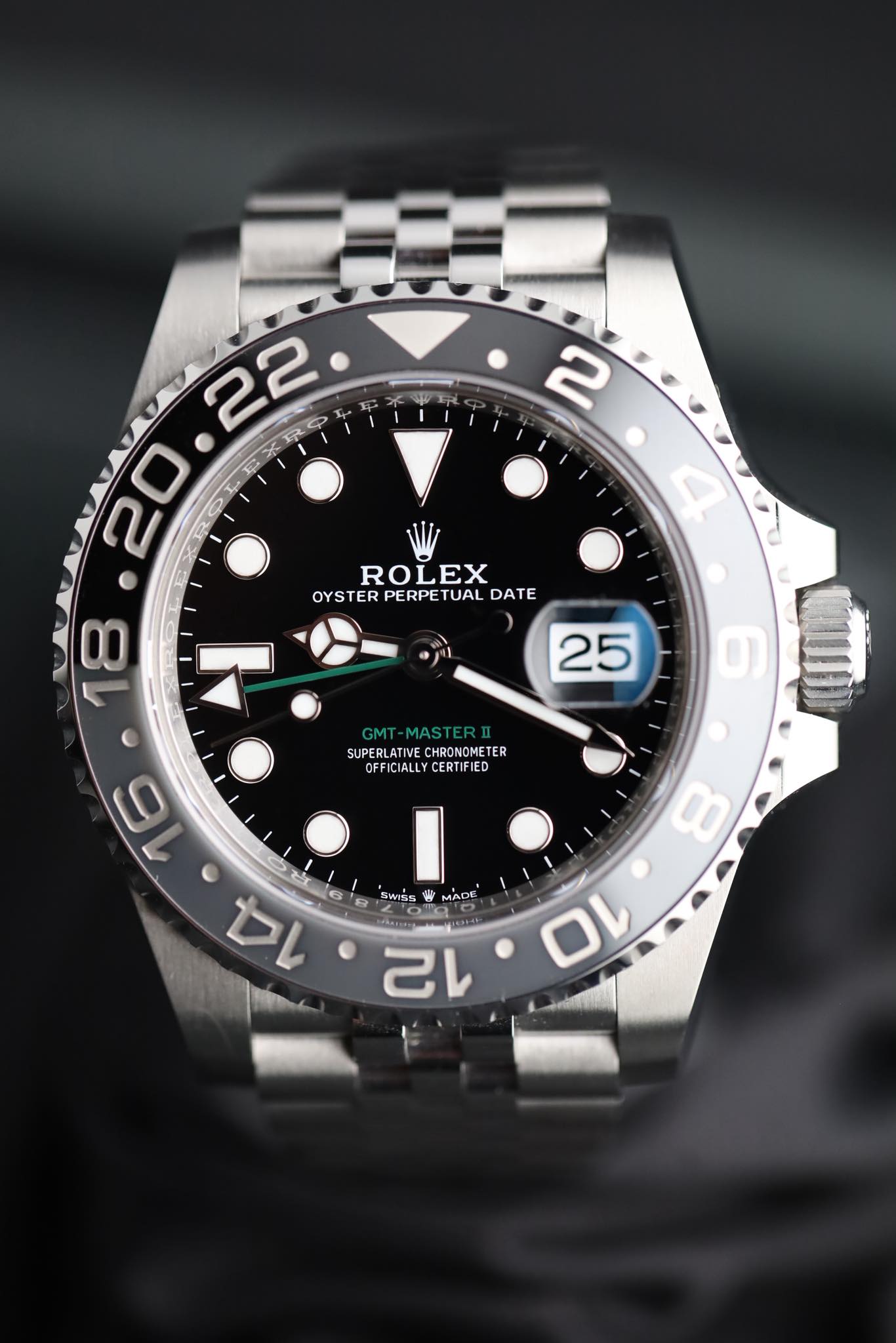 May be an image of wrist watch and text that says ' ROLEX OYSTER PERPETU OYSTERPERPETUALD PE TUAL DATE 4 25 の GMT-MAST SUPERLATIVEC SUPER SUPERLATIVECHRONOMETER…