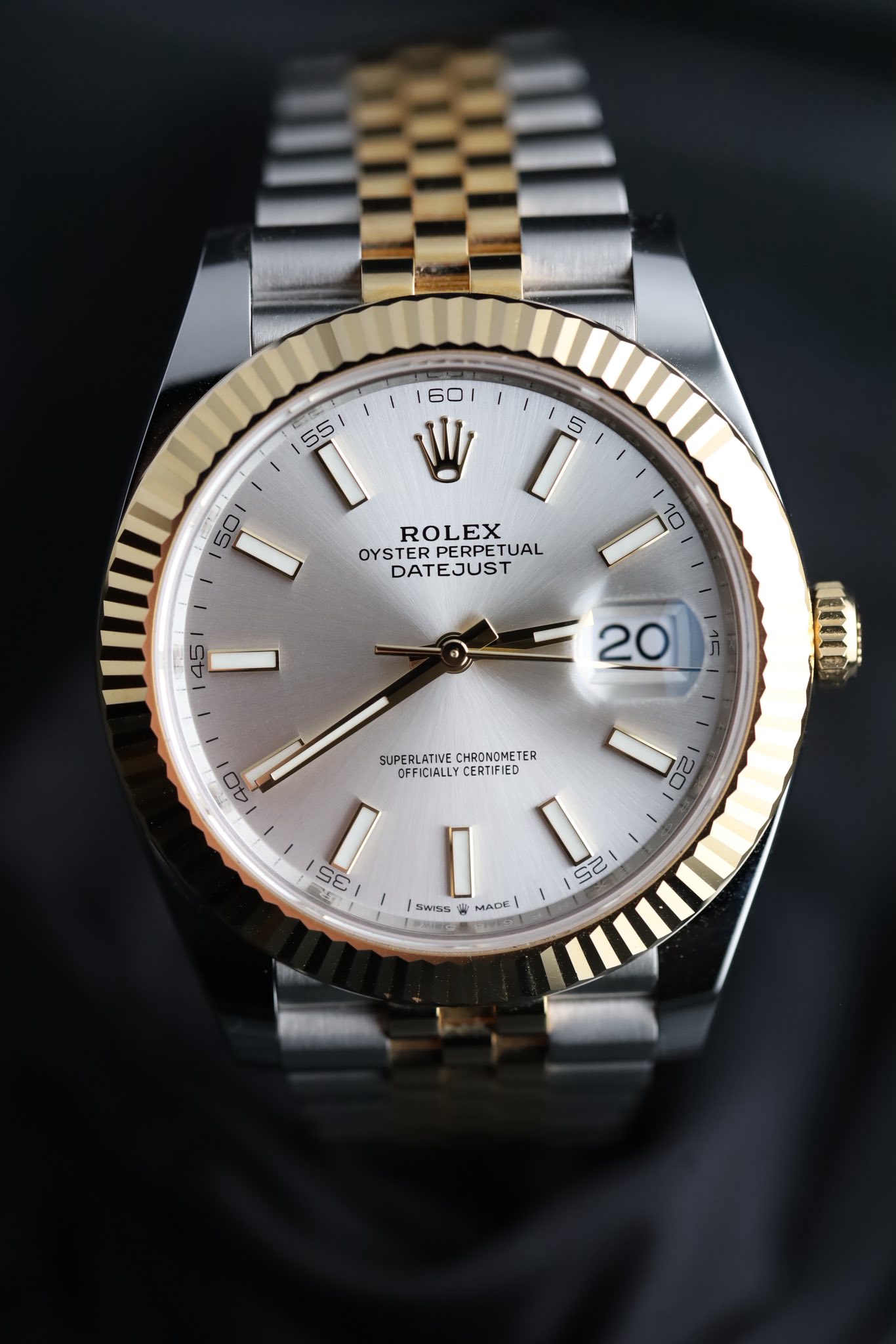 May be an image of wrist watch and text that says ' ROLEX OYSTER OYSTERPERPETUAL PERPETUAL DATEJUST 10 45 20 SUPERLATINECHRONOMETER SUPER SUPERLATIVE CHRONOMETER OFFICIALLY…