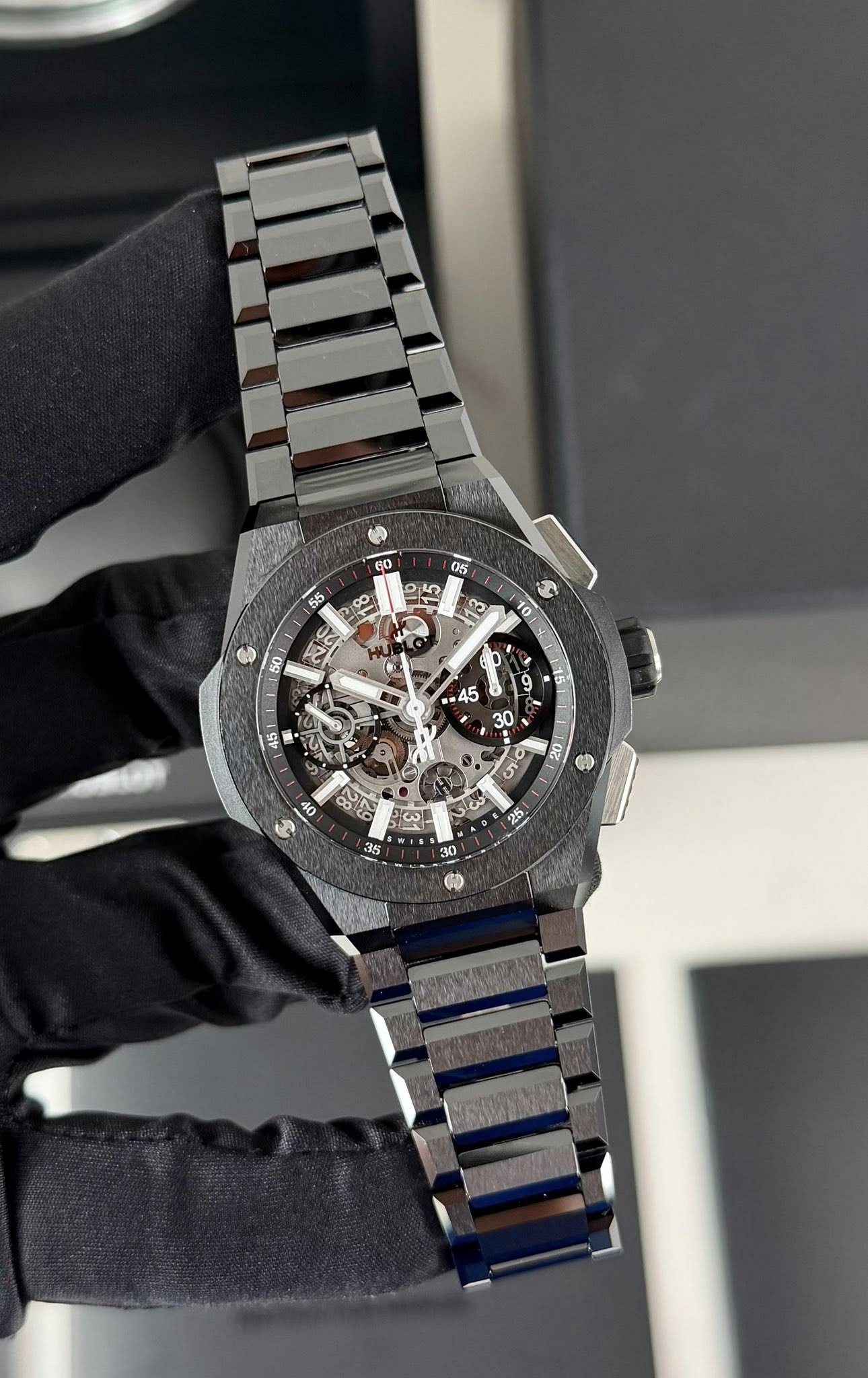 May be an image of wrist watch and text that says 'W5 60 05 -E 55 50 22 س 3 10 - C 9 ن 45 C 30 4 20 S 25 30'